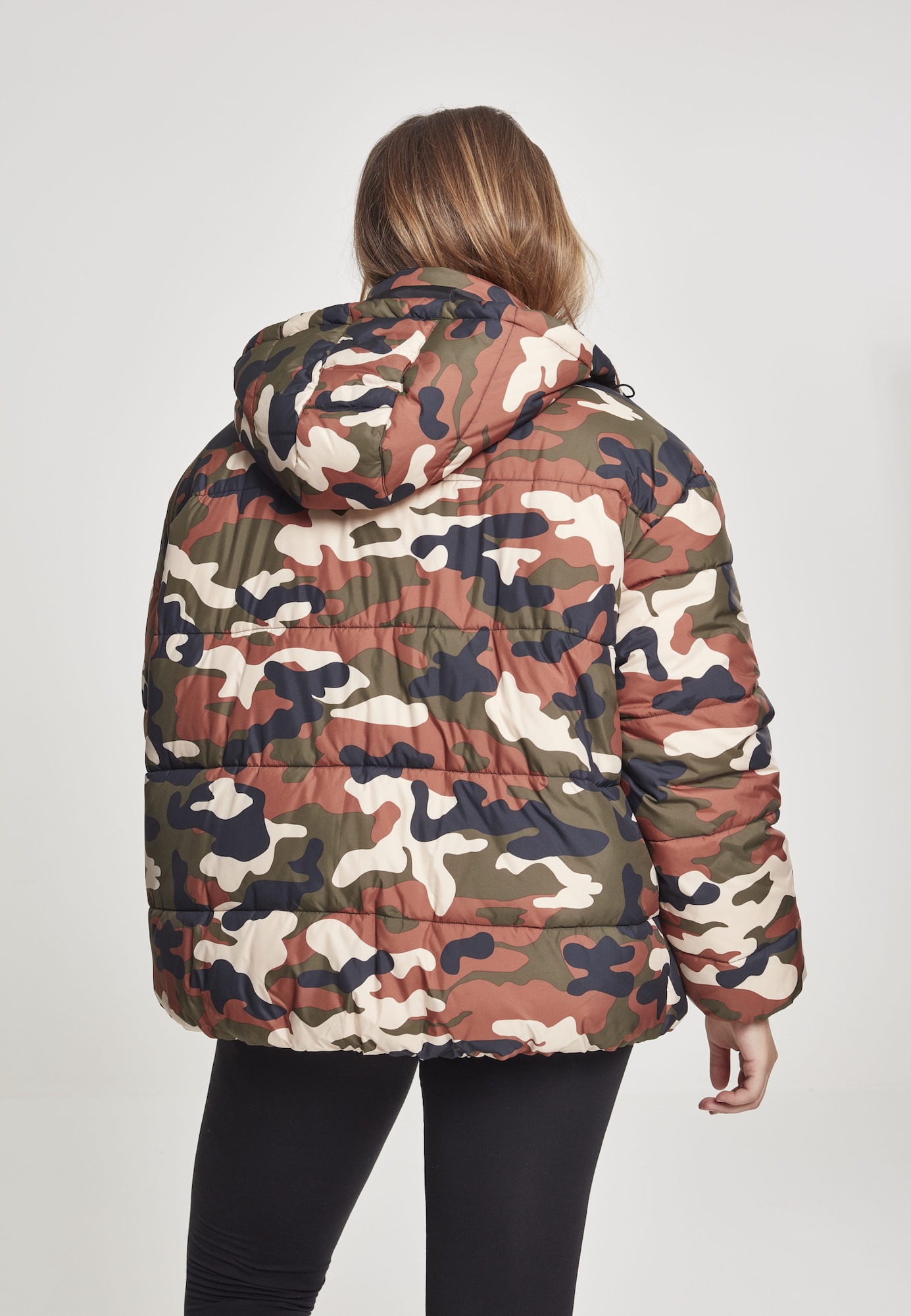 Urban Classics Zimná bunda ' Boyfriend Camo' zmiešané farby (obrázok 4)
