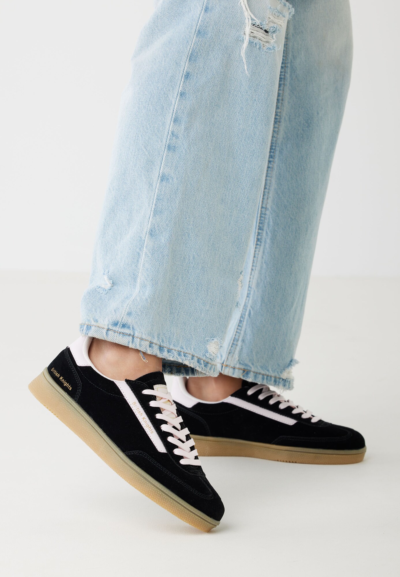 BRITISH KNIGHTS Zapatillas deportivas bajas ' REVIVAL ' ecru / negro – imagen 2
