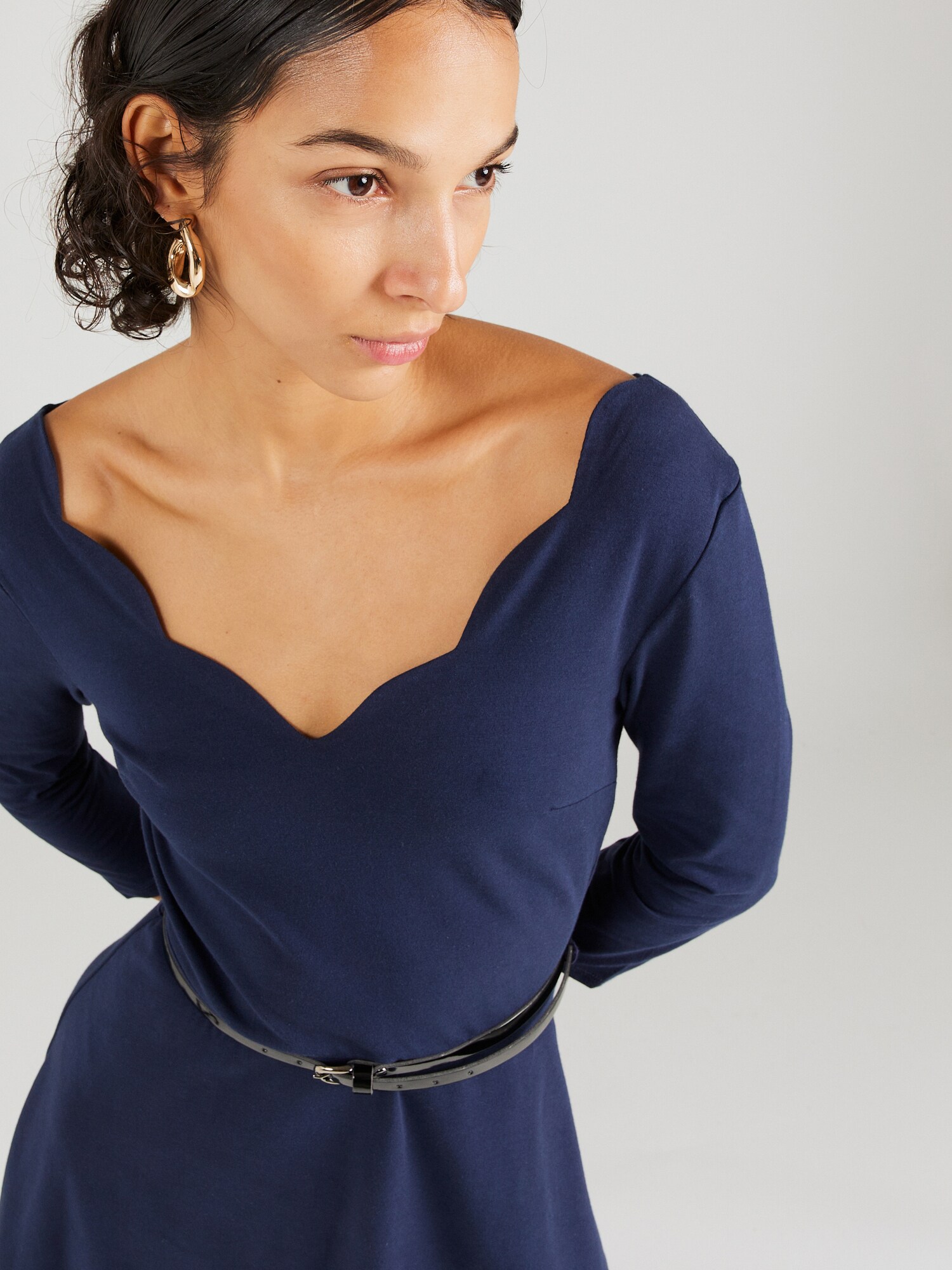 ABOUT YOU Šaty 'Insa Dress' tmavomodrá (obrázok 5)