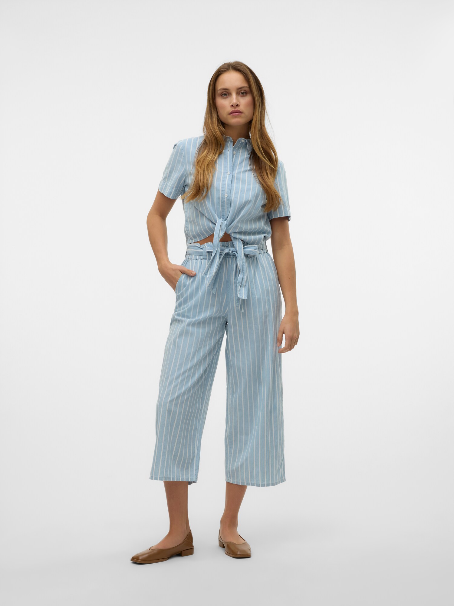 VERO MODA Blúz  világoskék / fehér termék 2. képe