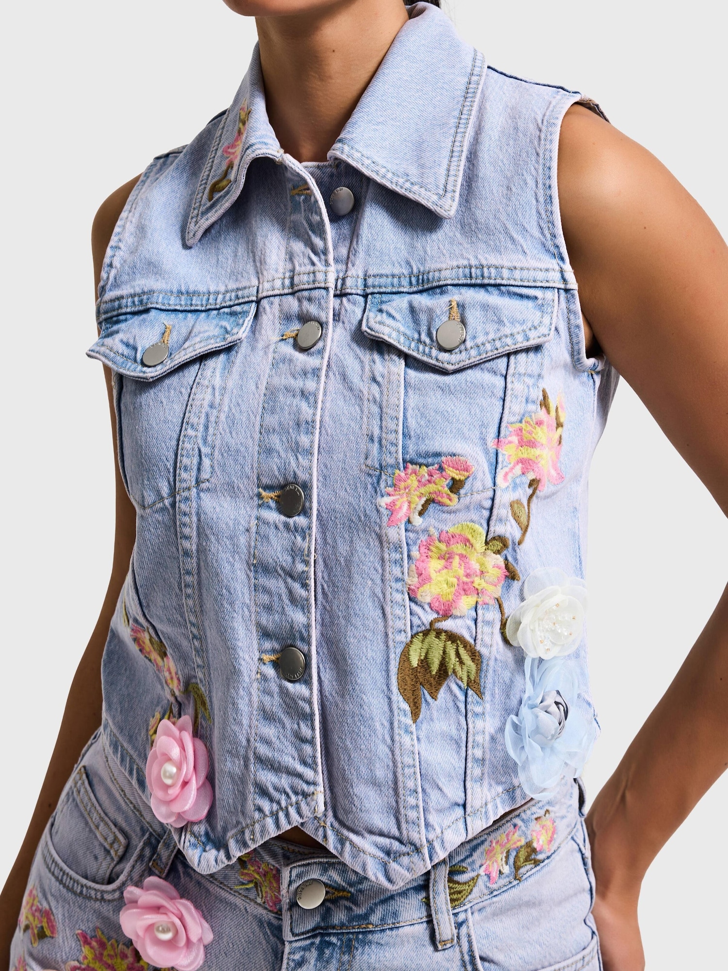 It's Basic Its Basic Weste Floral Denim Waistcoat