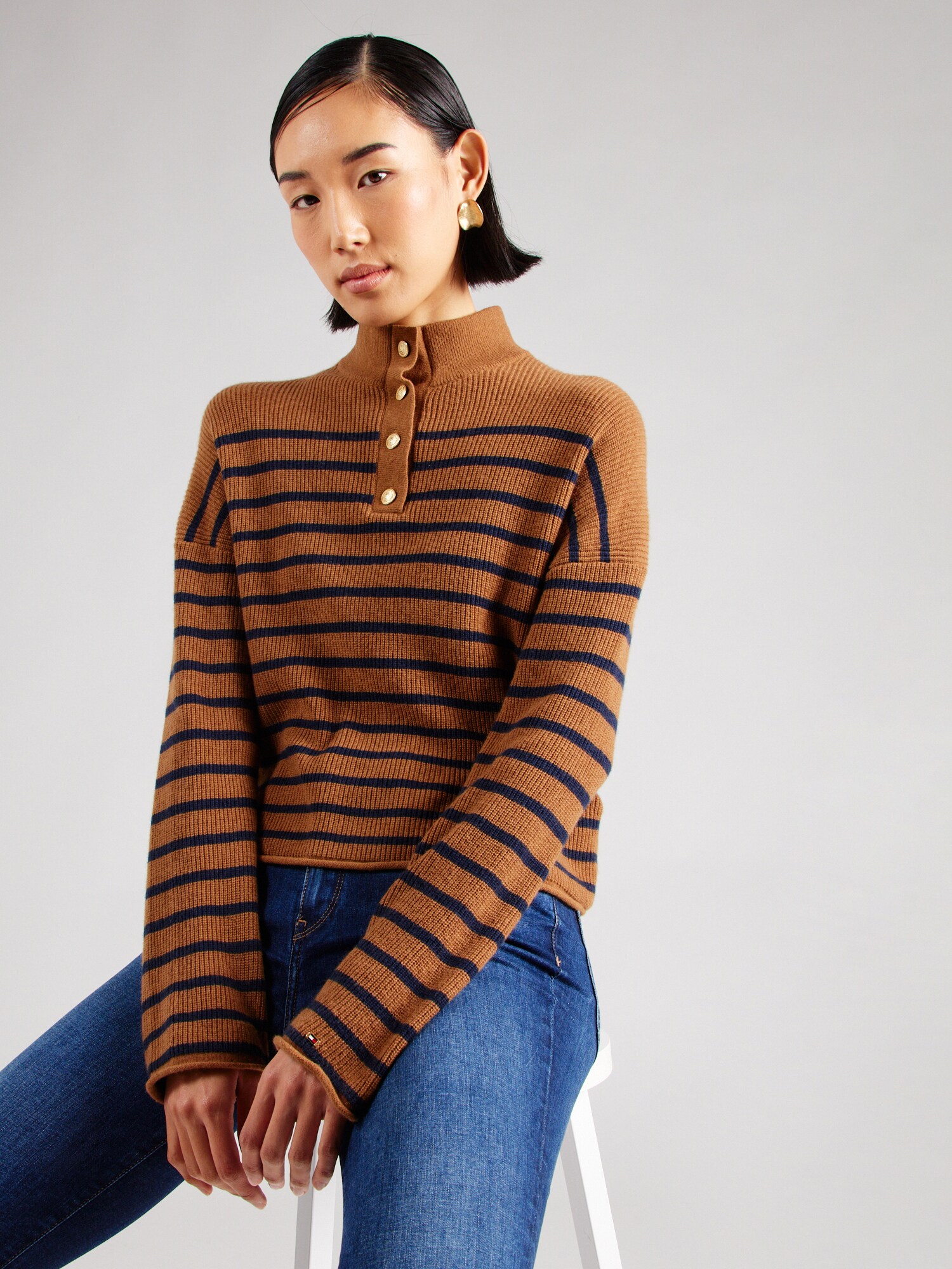 TOMMY HILFIGER Pulóver  barna / fekete termék 2. képe