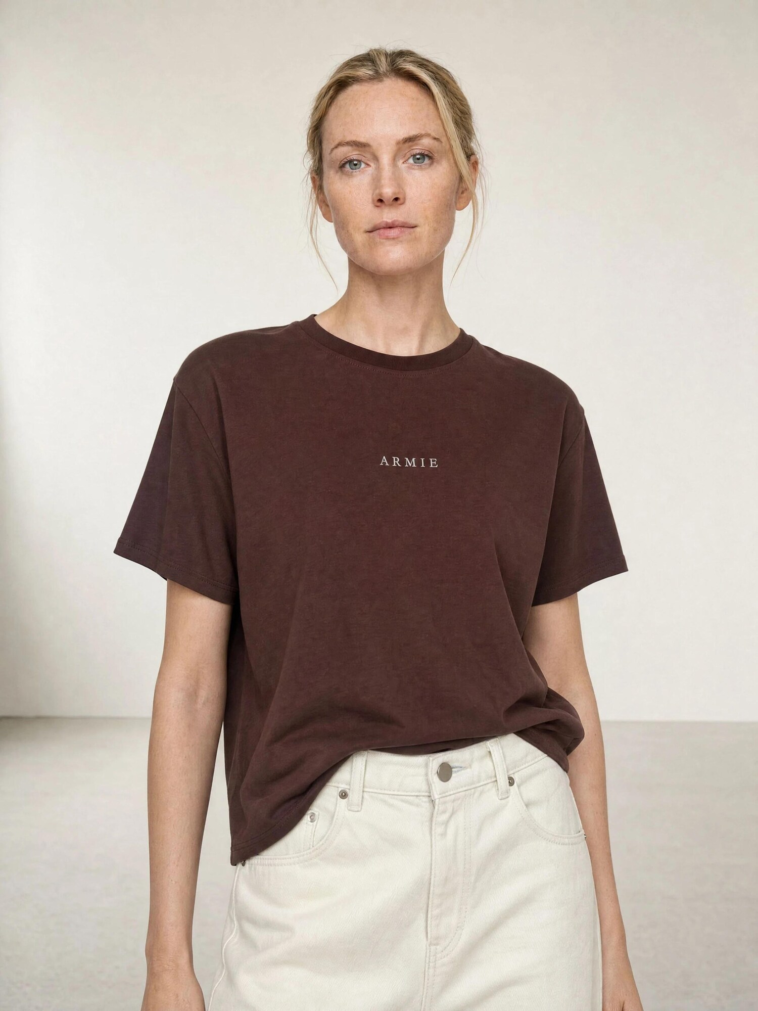 ARMIE Majica 'The Alexi Logo T-shirt - Brown' smeđa