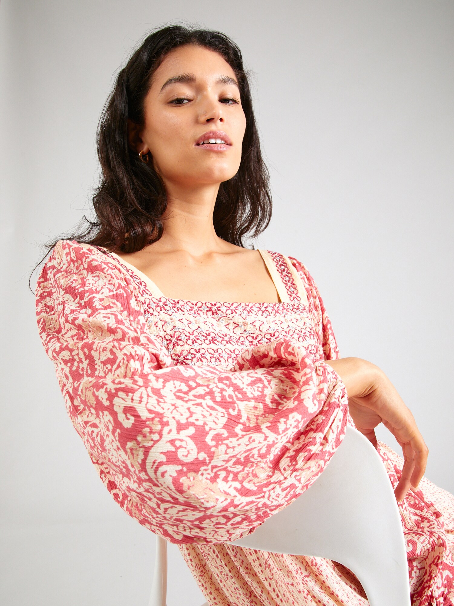 Dorothy Perkins Šaty marhuľová / červená / strieborná (obrázok 5)