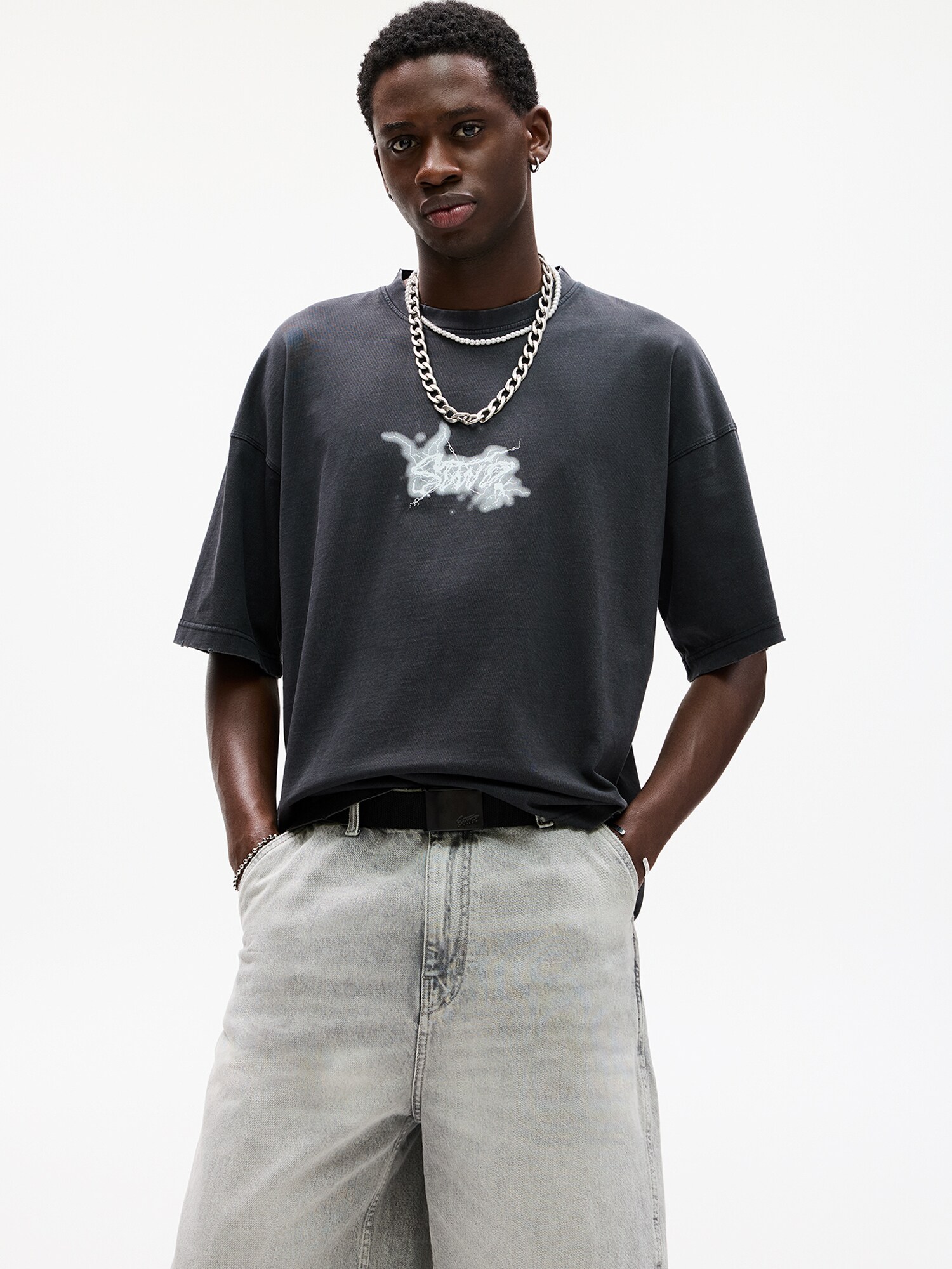 Pull&Bear Póló 'STWD UNDER LIGHTBULB'  kék / szürke / fekete / fehér termék 2. képe