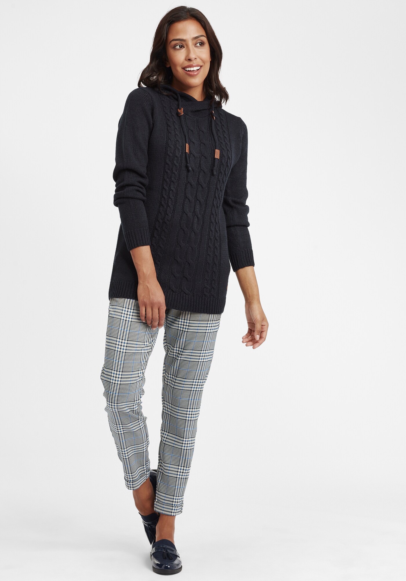 Thumbnail - Oxmo Pullover Cable