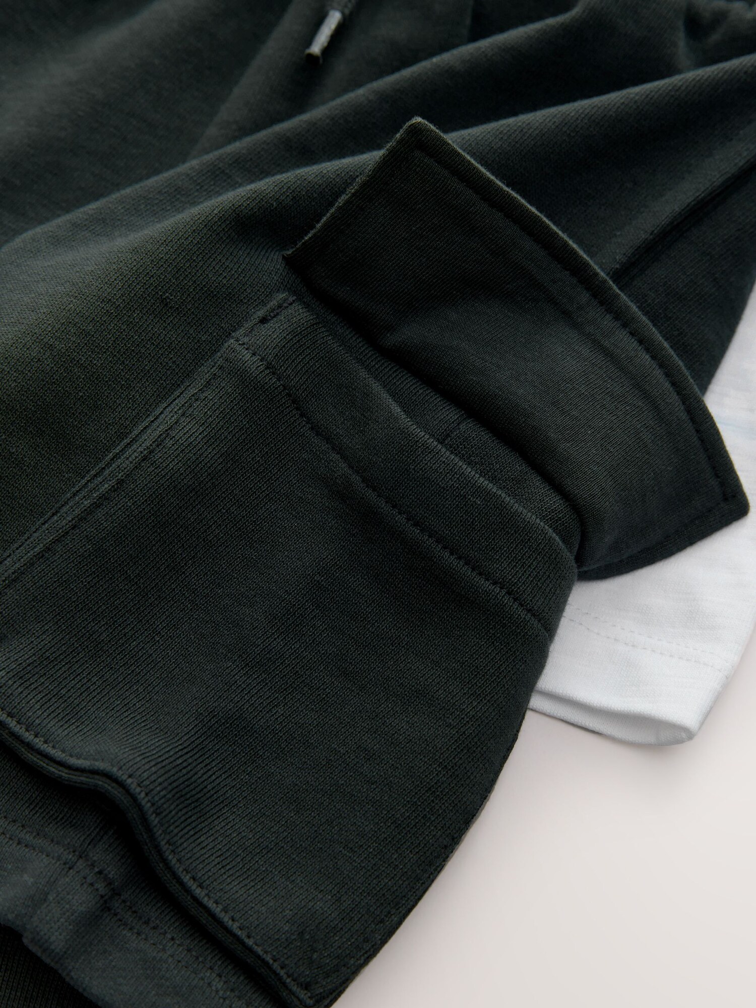 Thumbnail - Next Set: T-Shirt und Utility-Shorts