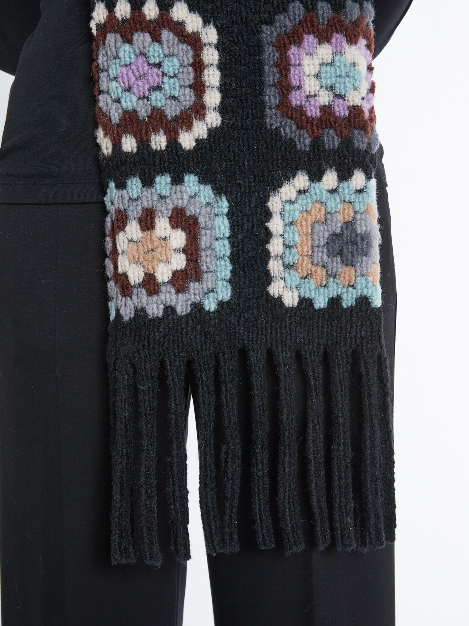 Thumbnail - Ana Alcazar Schal Sabata