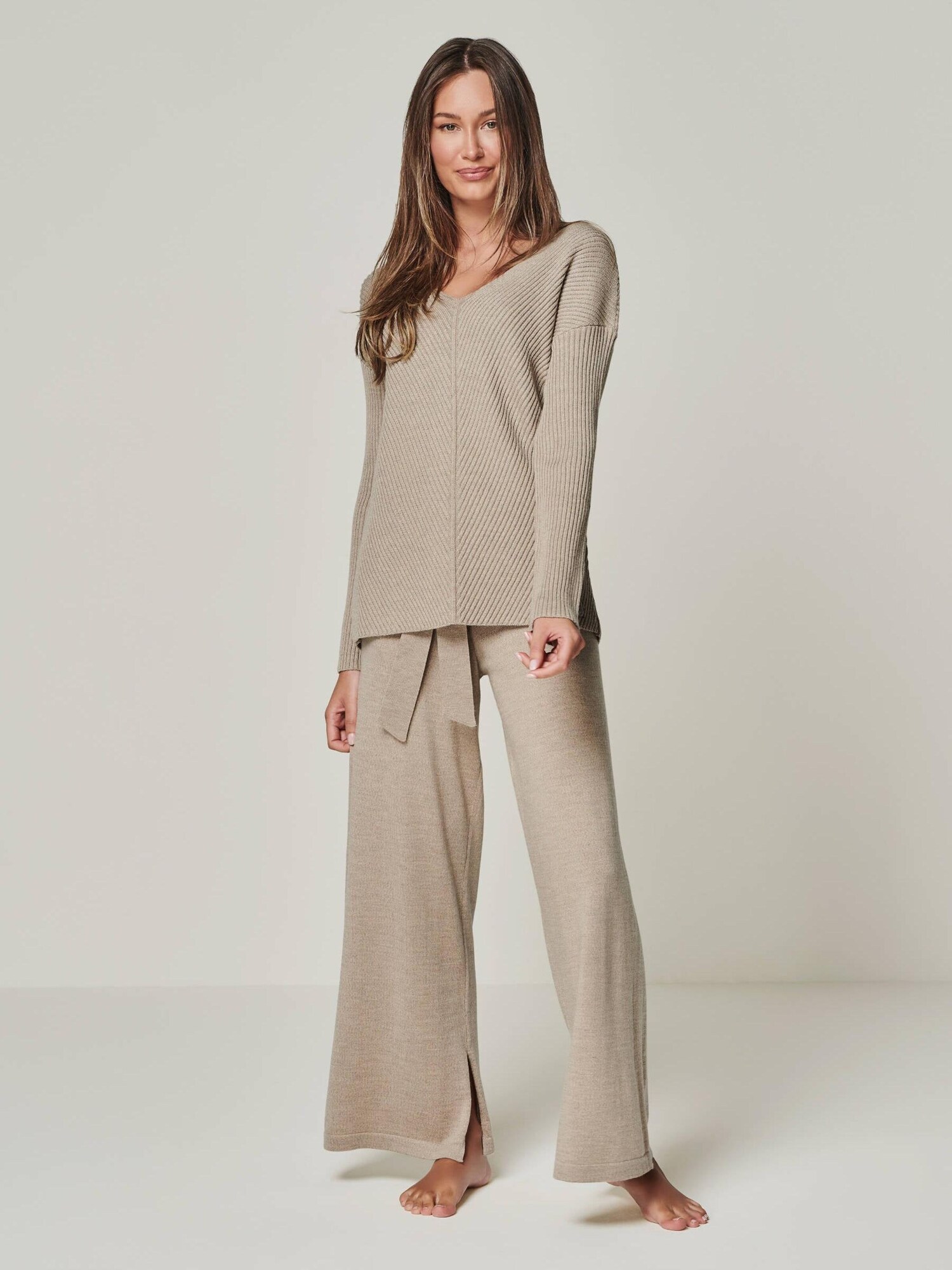 Hemmadräkt 'LOUNGEWEAR SET Pullover Blossom & Pants Bailey'
