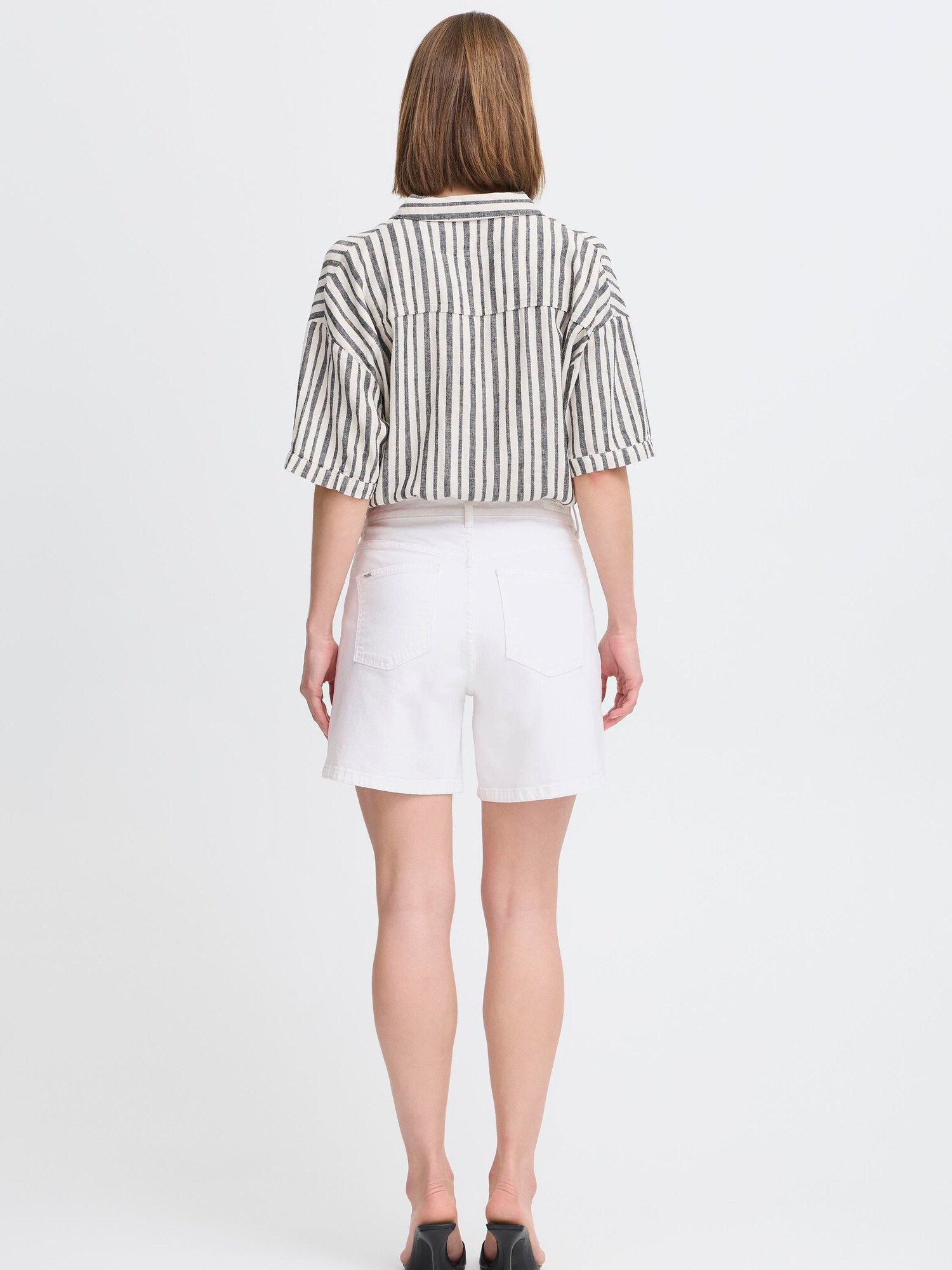 Thumbnail - b.young Shorts Bylydia