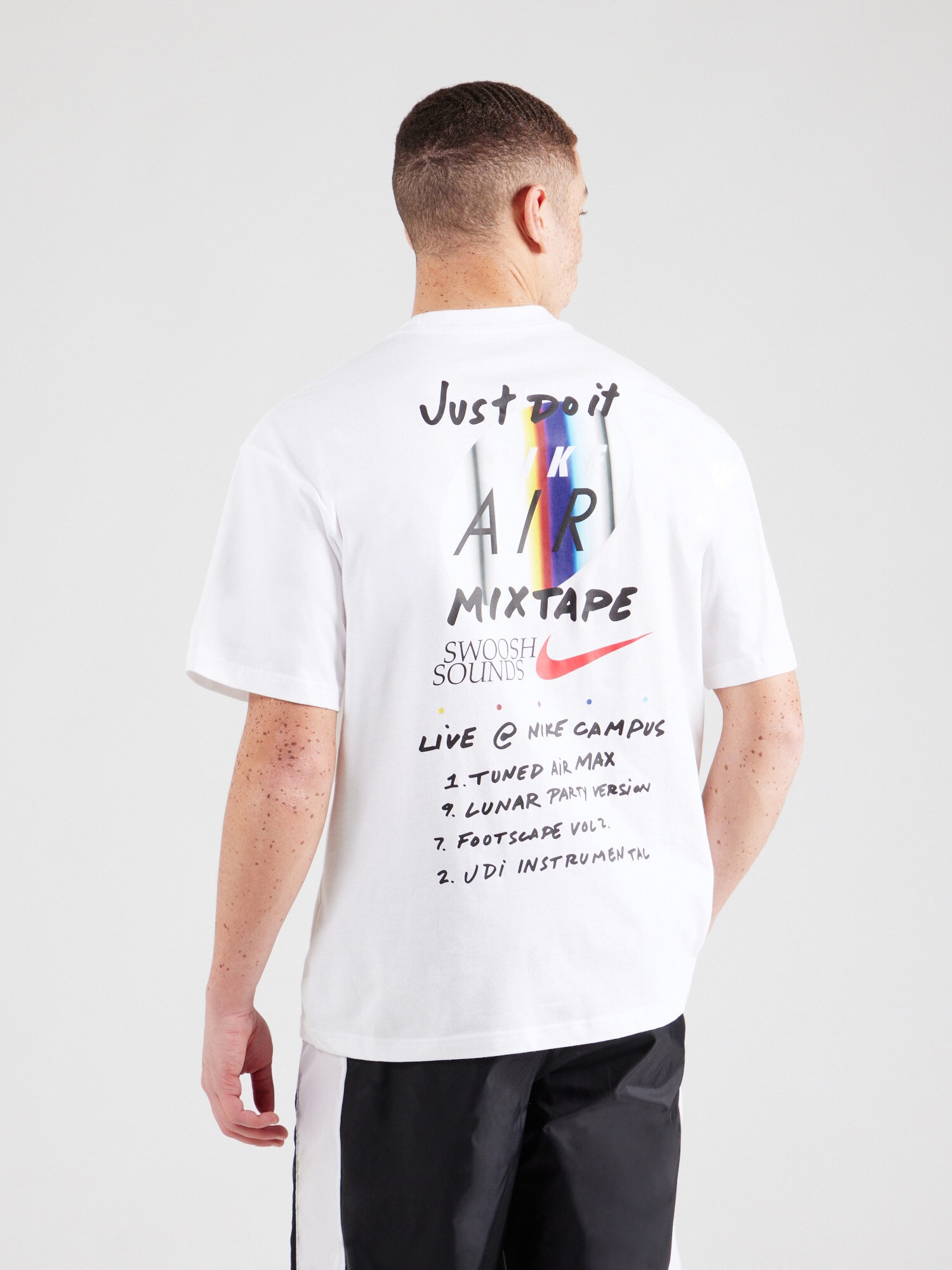 Nike Sportswear Póló 'M90 OC MIXTAPE'  kék / piros / fekete / fehér termék 2. képe