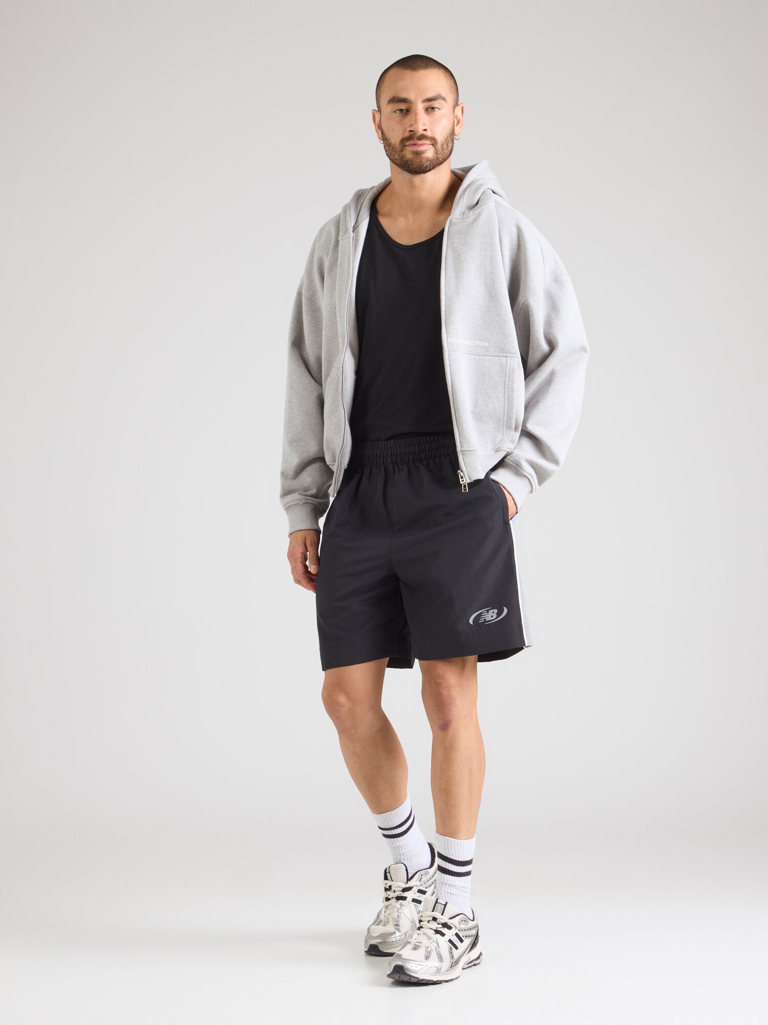 New balance Pantalón  gris / negro / blanco – imagen 4