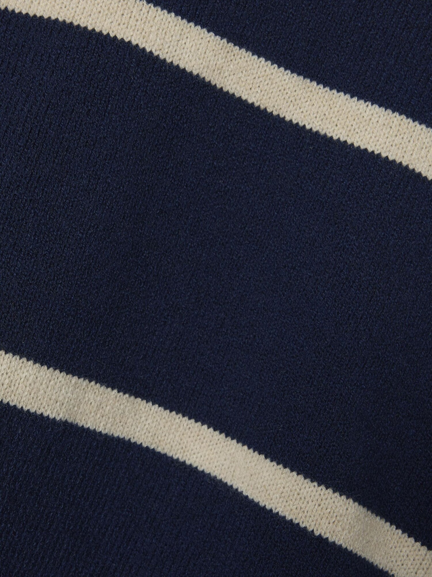 Thumbnail - Pullover