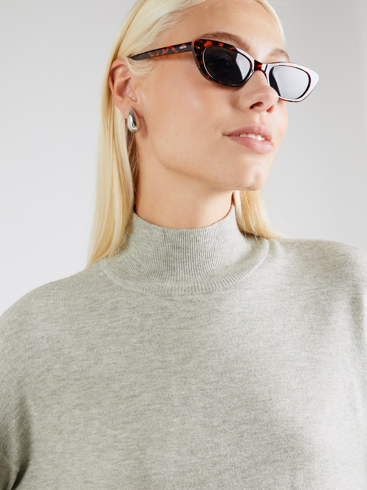 VERO MODA Sveter 'VMHAPPINESS' svetlosivá (obrázok 5)