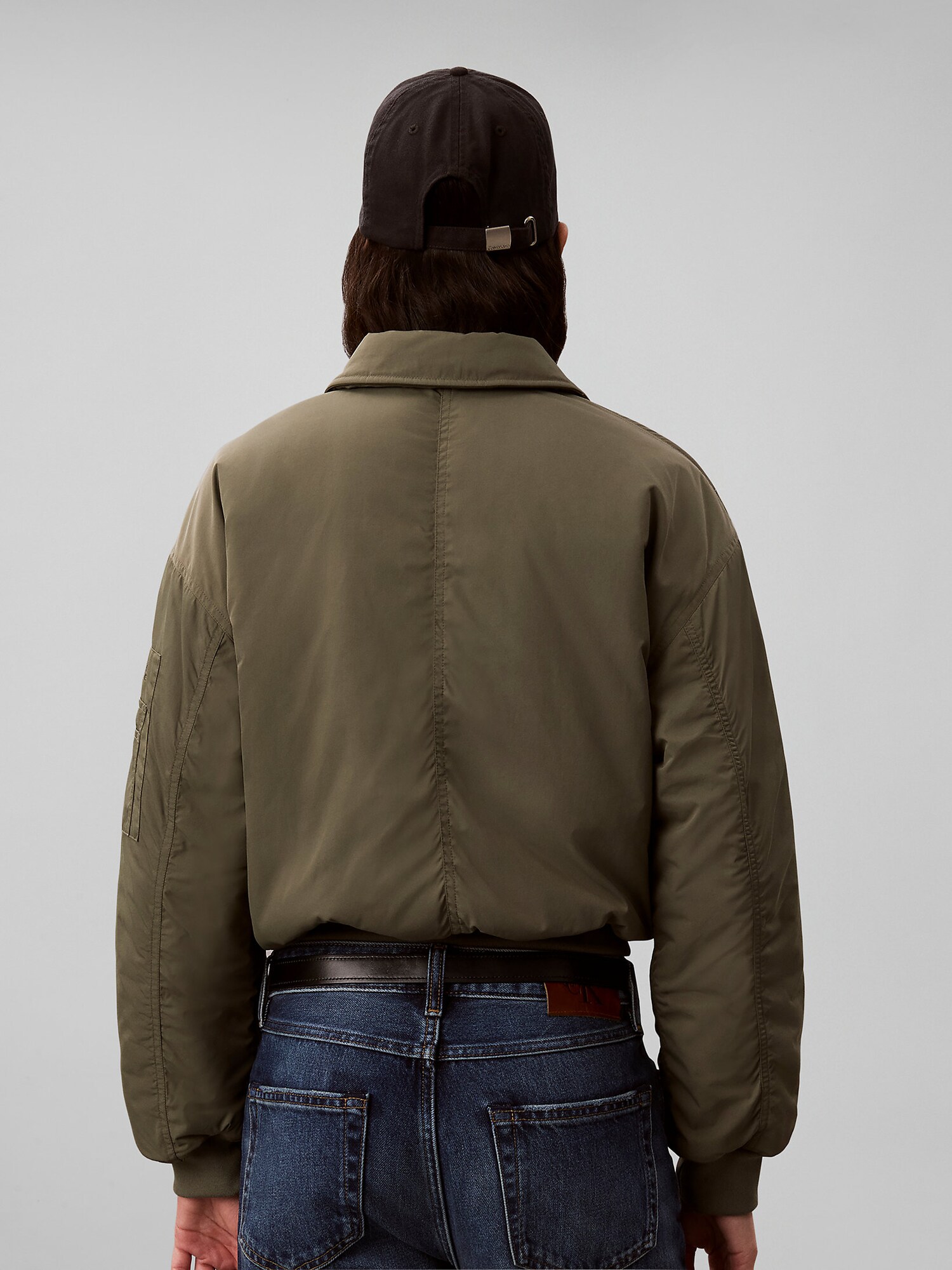 Calvin Klein Jeans Chaqueta de entretiempo  oliva – imagen 4