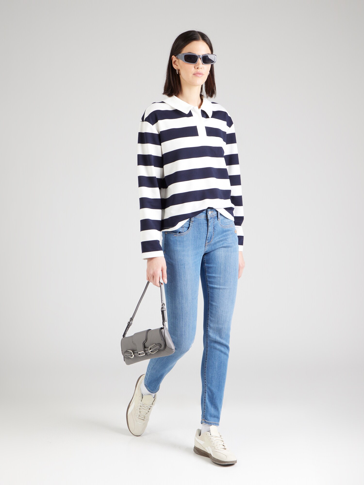 Thumbnail - Jeans '94Amelie'