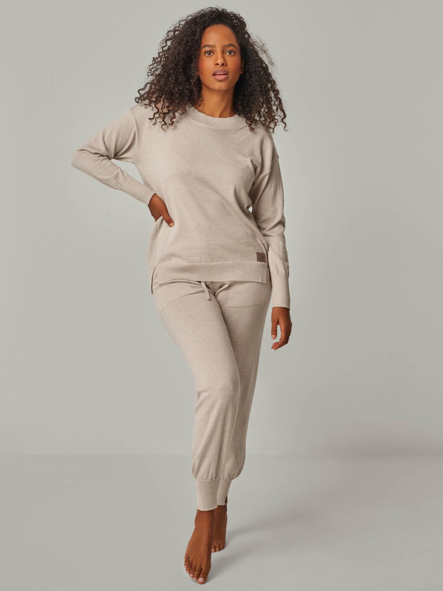 Hemmadräkt 'LOUNGEWEAR SET Pullover Bella & Pants Bella'