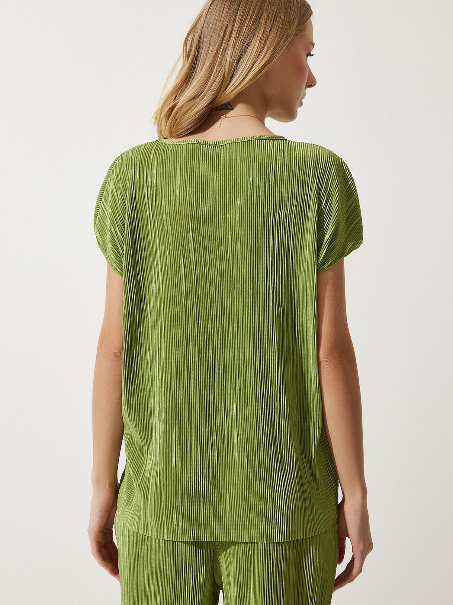 Thumbnail - Happiness stanbul Hausanzug