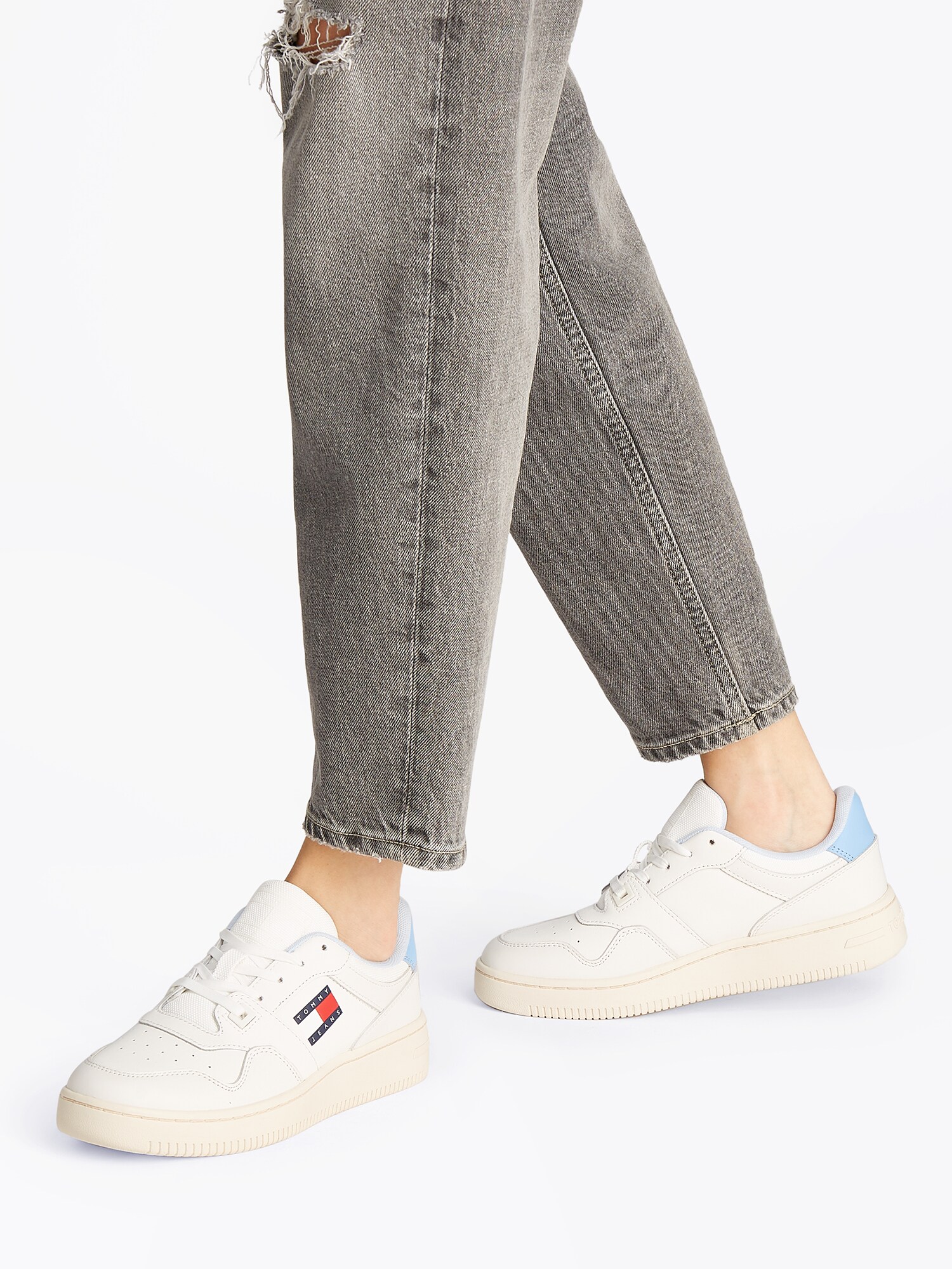Tommy Jeans Nízke tenisky 'Retro Basket Ess Meg 3A3' námornícka modrá / svetlomodrá / červená / biela (obrázok 6)