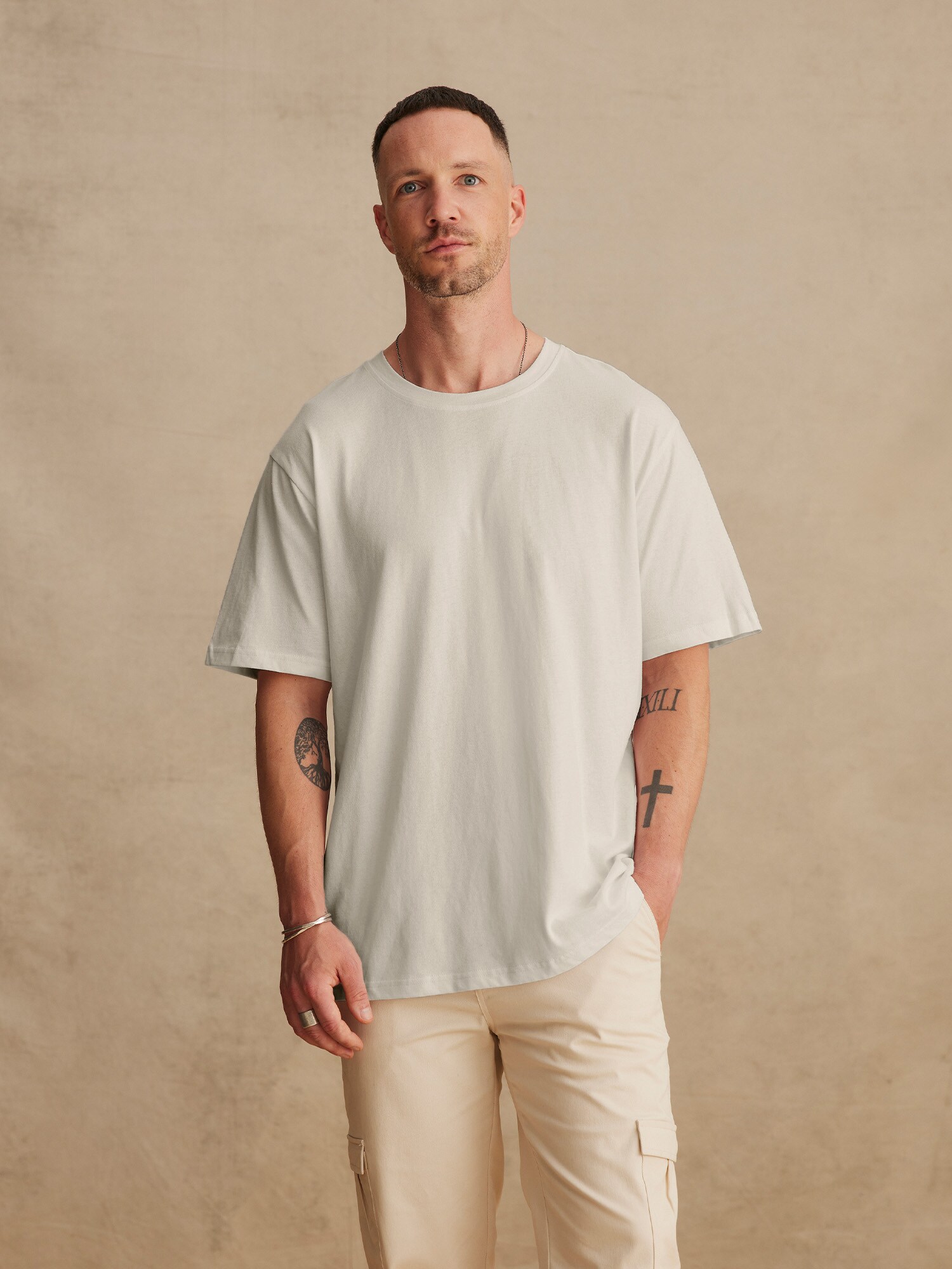DAN FOX APPAREL Tričko 'Cem' šedobiela (obrázok 5)