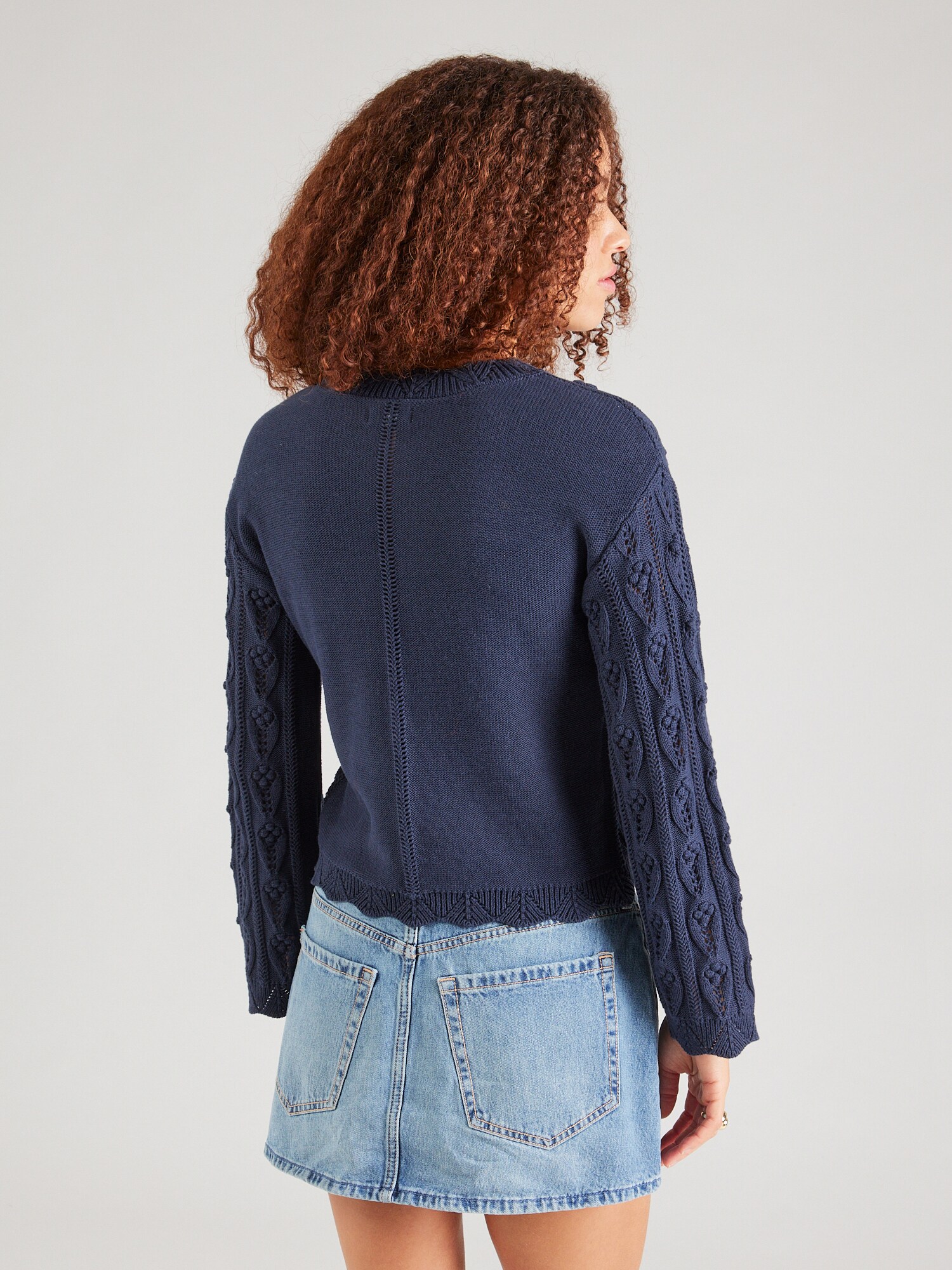 Thumbnail - Pullover