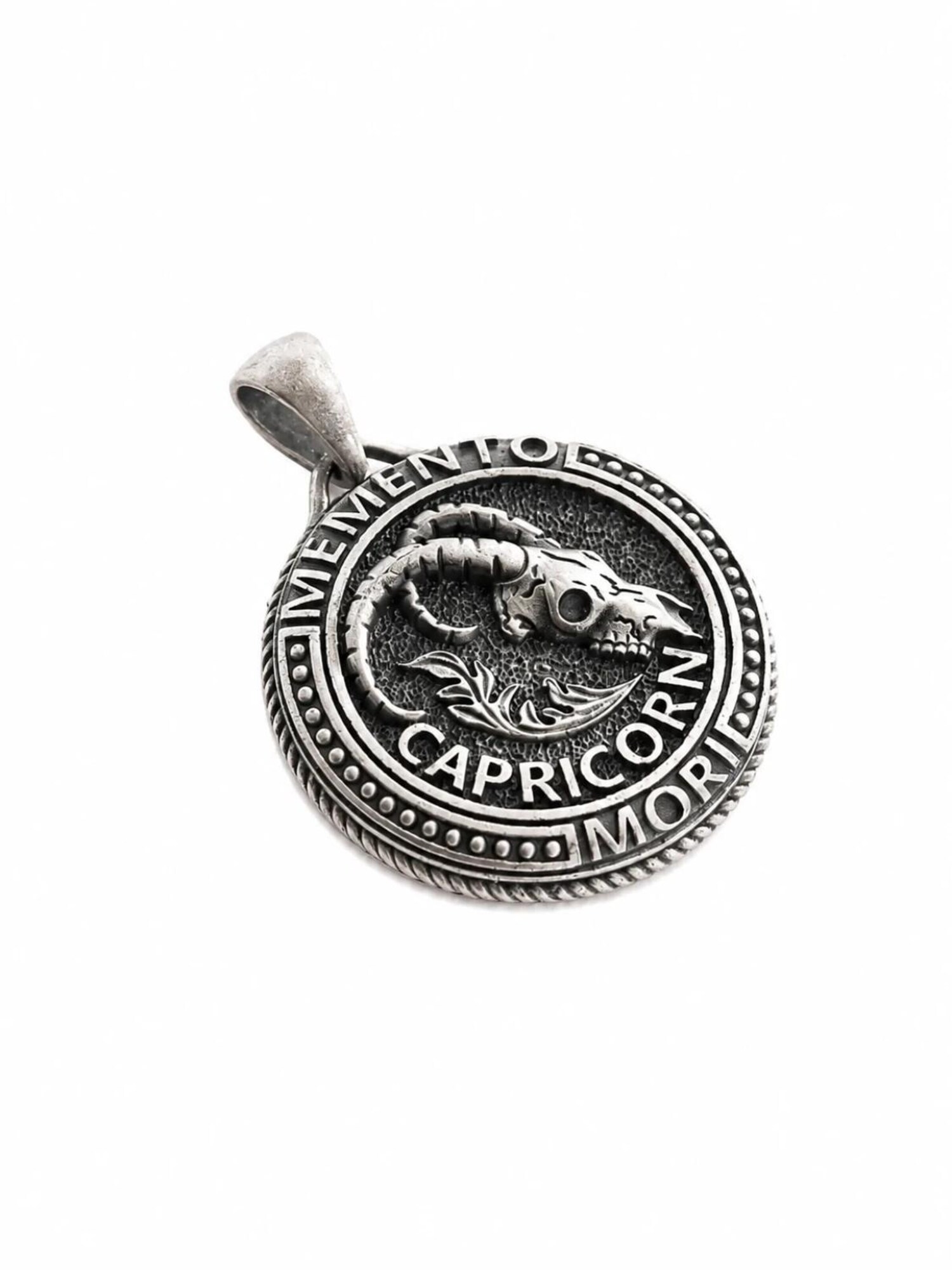 REYTEL Privjesak 'CAPRICORN. MEMENTO MORi' srebro