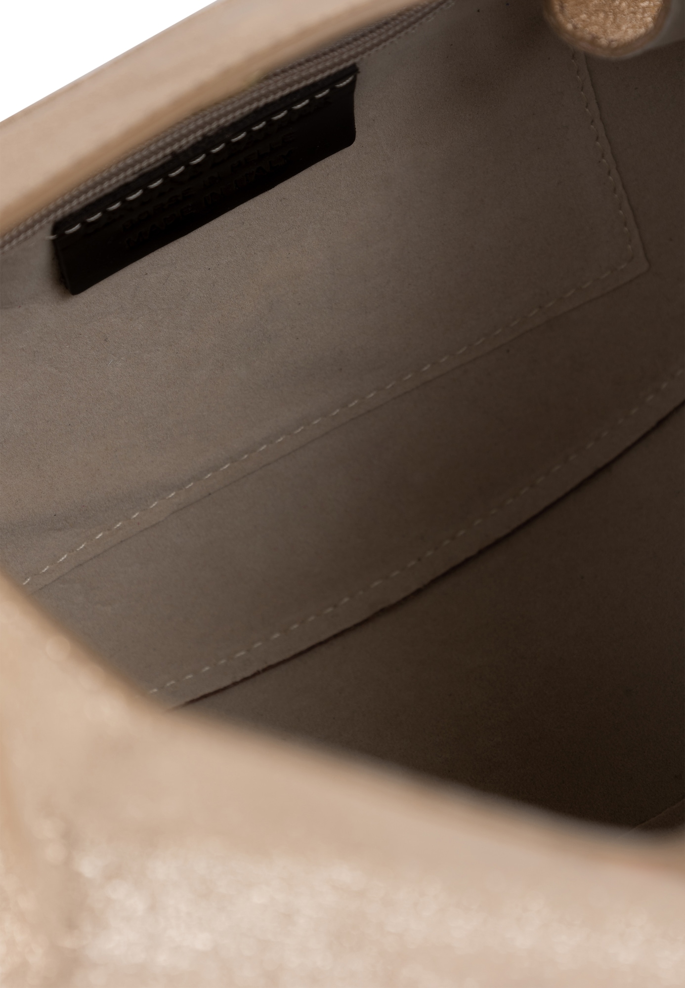 Thumbnail - Usha Tasche