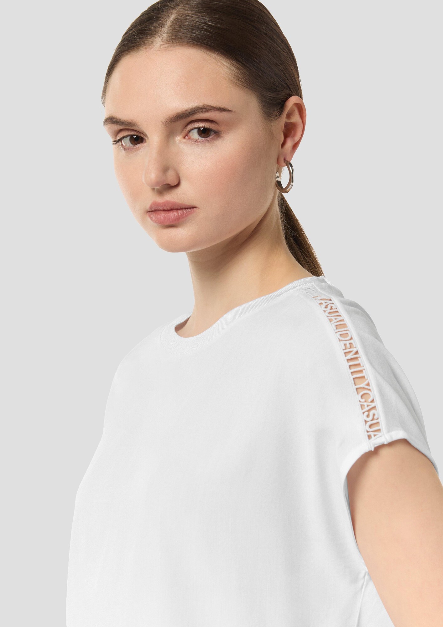 Thumbnail - comma casual identity T-Shirt