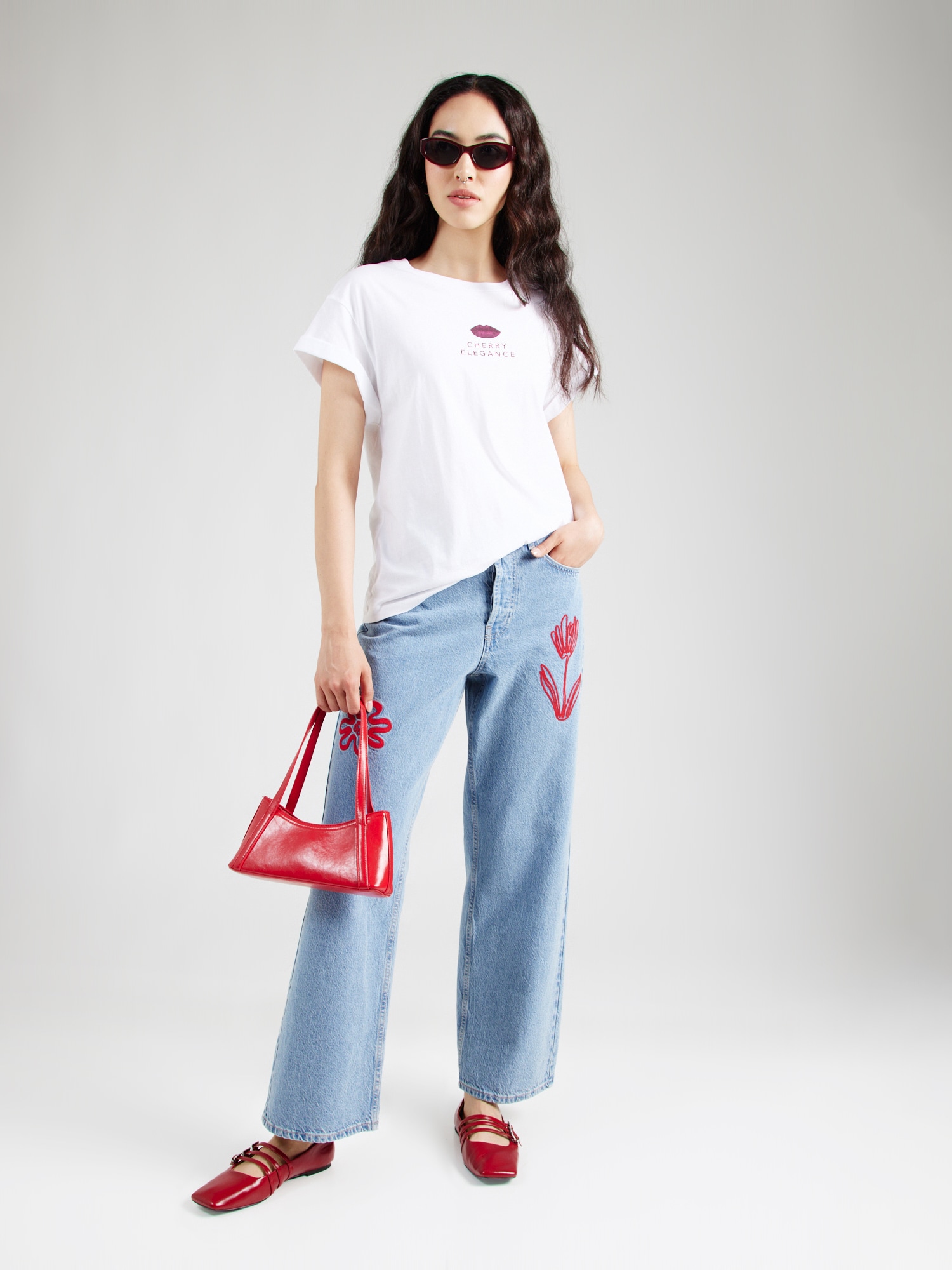 Thumbnail - Rich & Royal T-Shirt