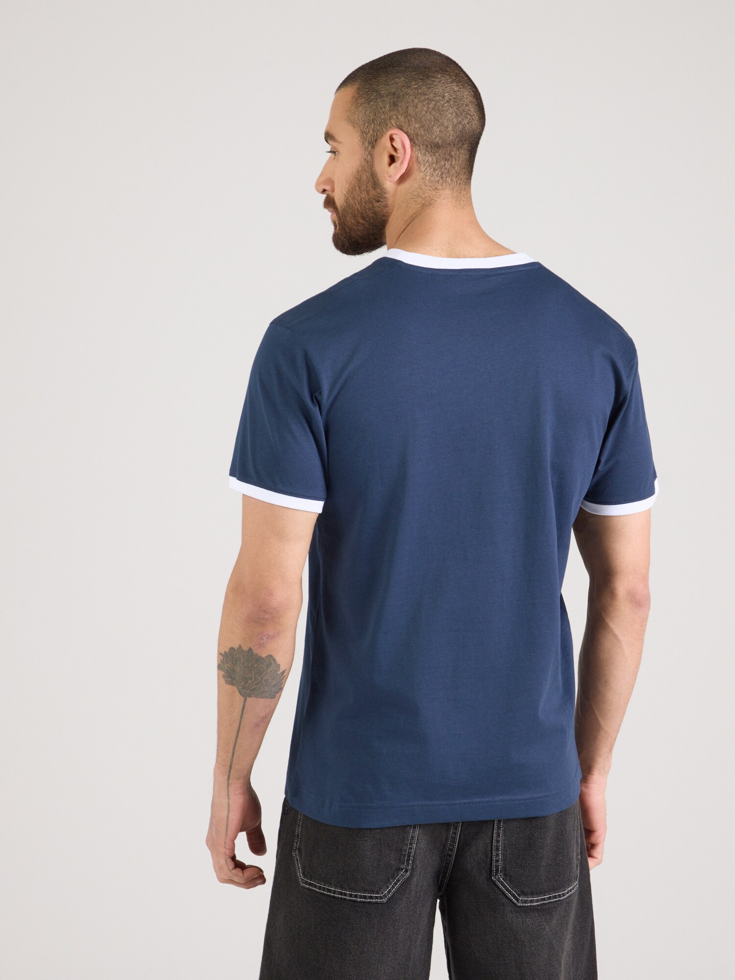 ELLESSE Camiseta 'Ringetto'  marino / amarillo / albaricique / blanco – imagen 4