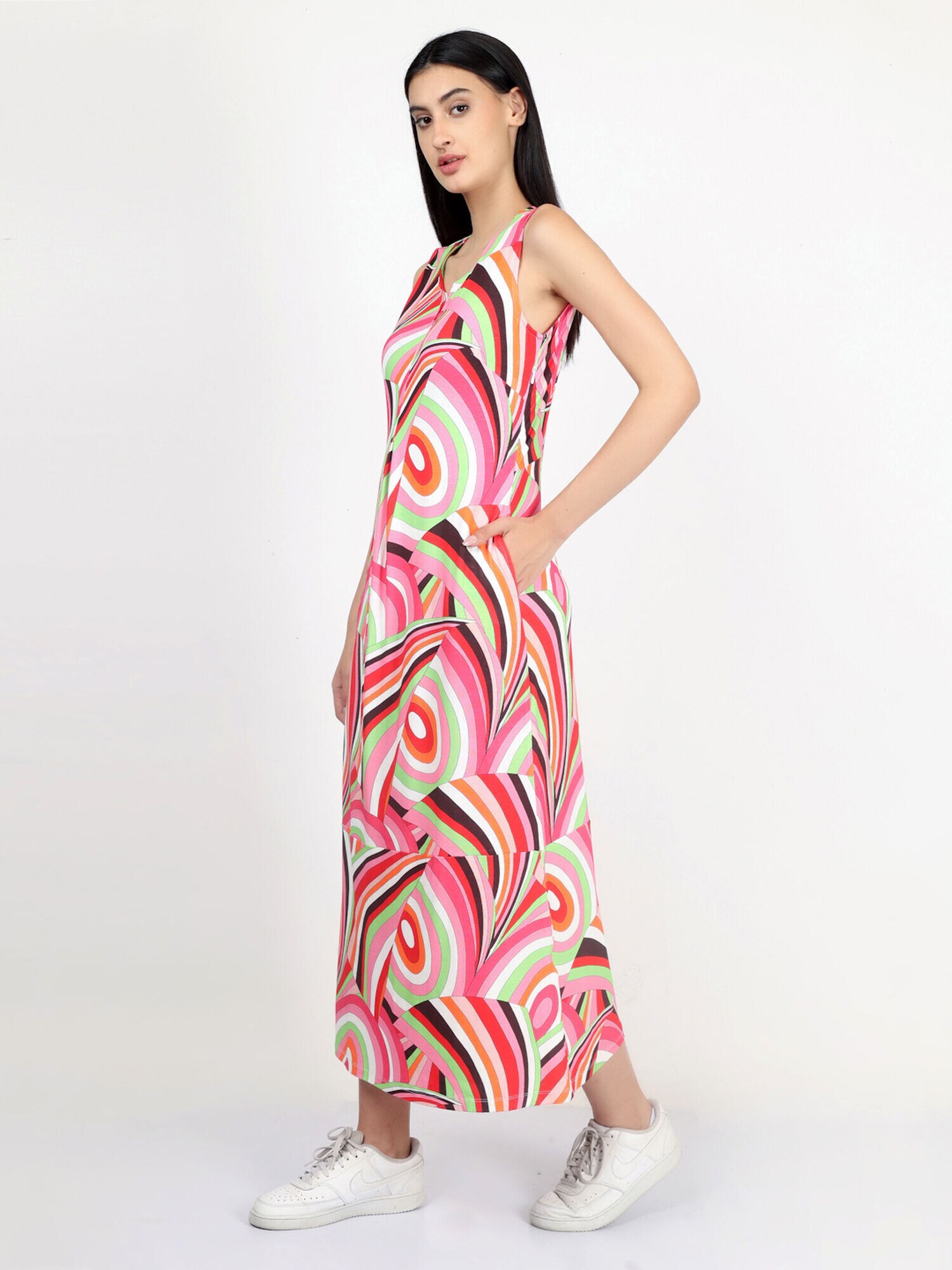 Thumbnail - VICCI Germany Maxikleid mit seitlichem Reißverschluss, Model trägt Größe 36