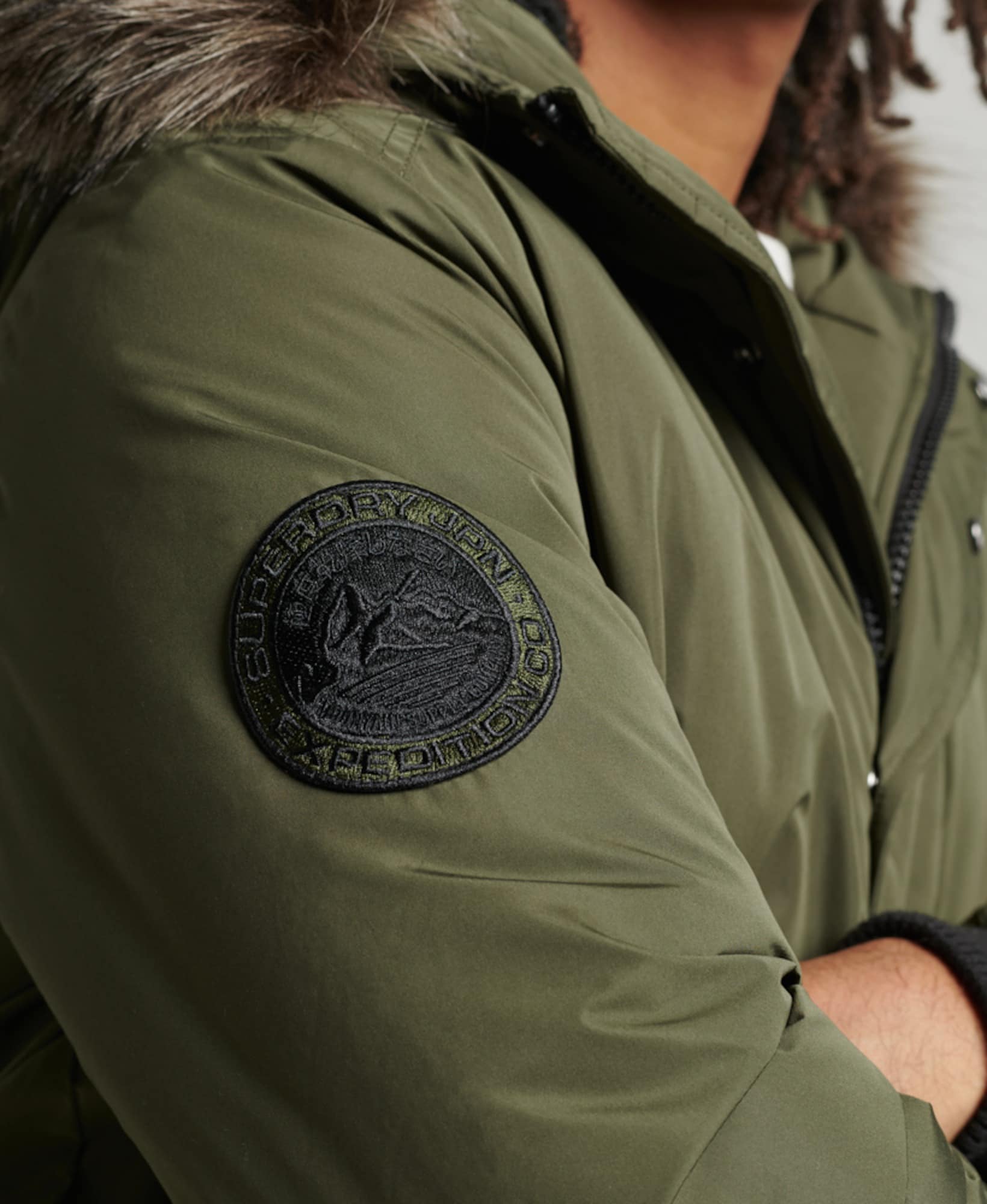 Superdry & Co Prechodná bunda 'Everest' kaki (obrázok 5)