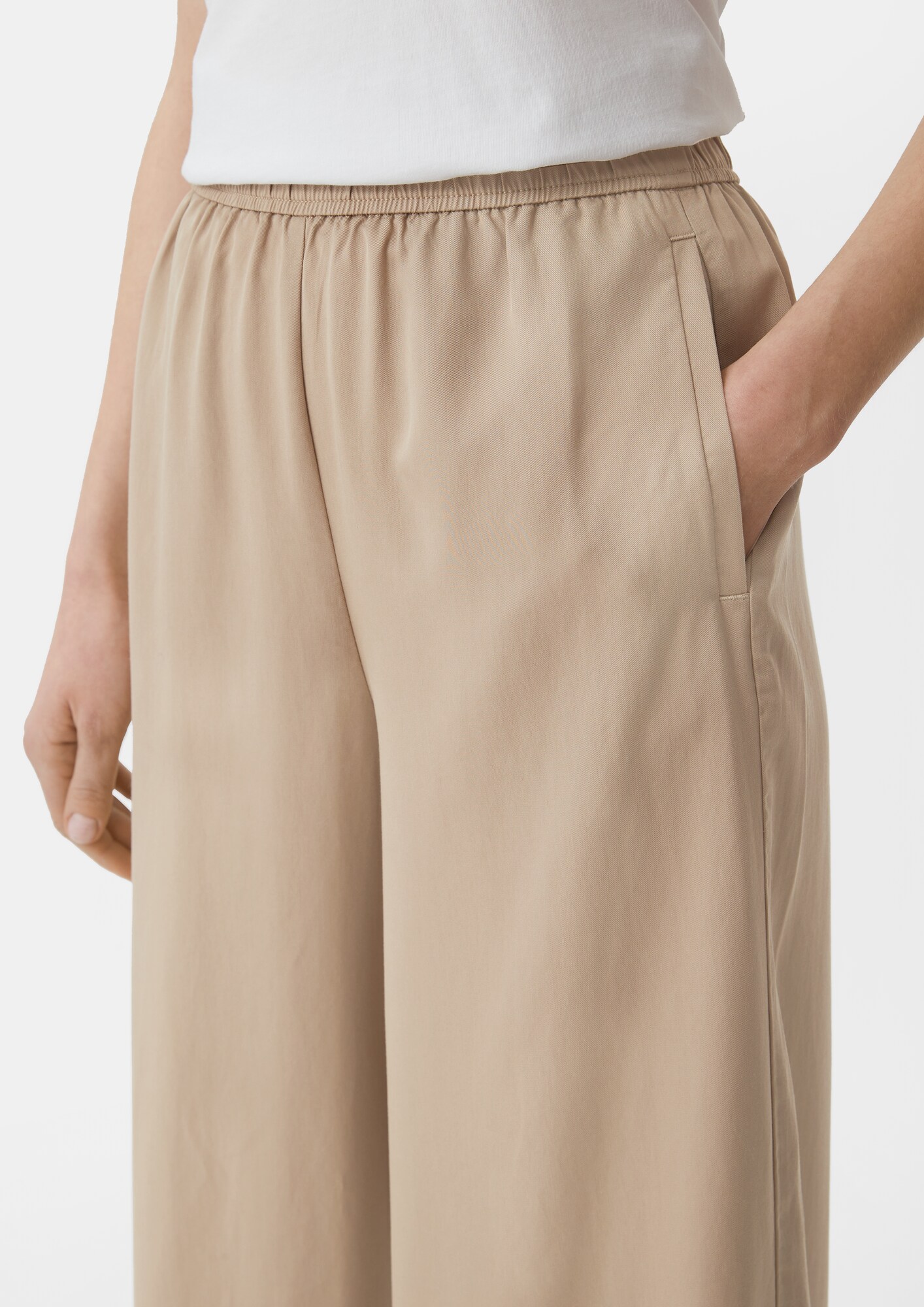 Thumbnail - comma casual identity Hose
