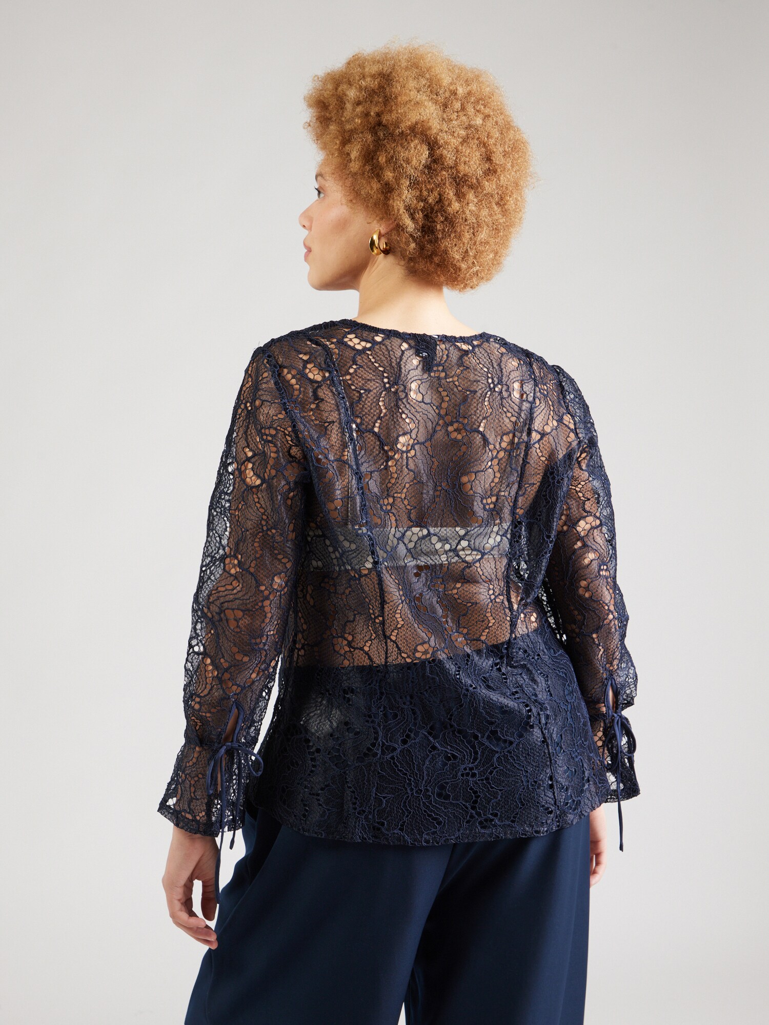Vero Moda Curve Kardigán 'VMCSigna' námornícka modrá (obrázok 3)