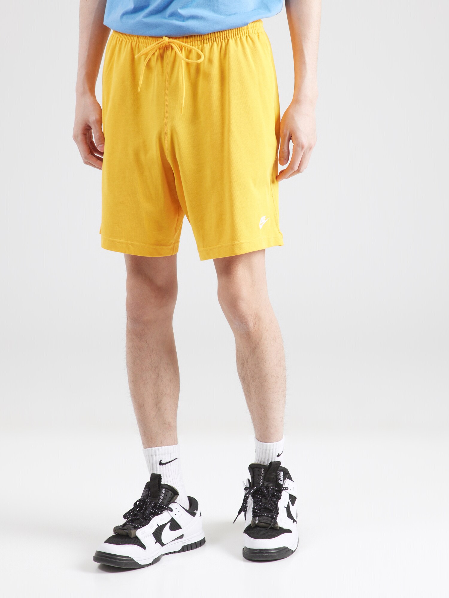Nike Sportswear Nadrág 'CLUB'  aranysárga termék 2. képe