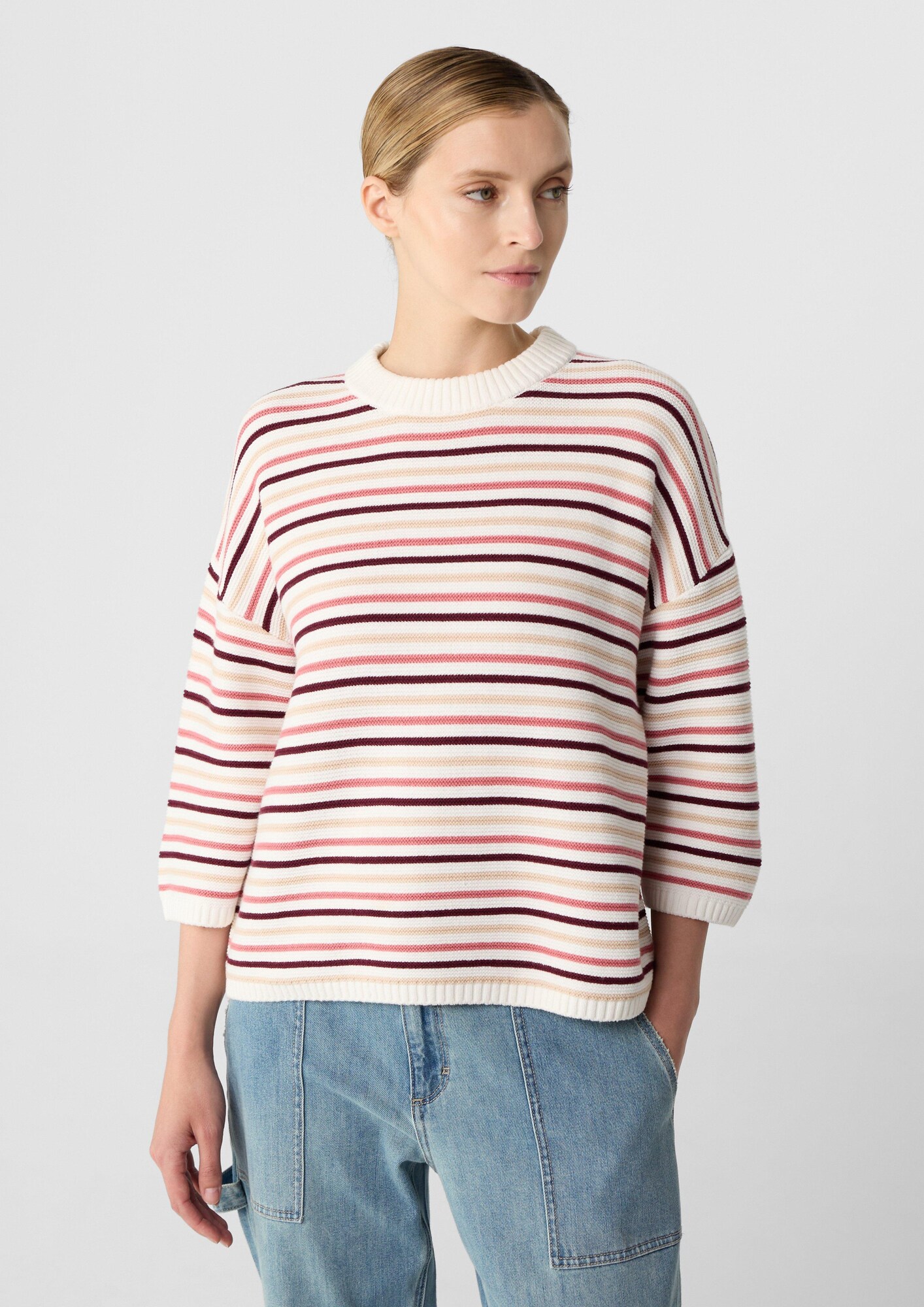 Thumbnail - comma casual identity Pullover