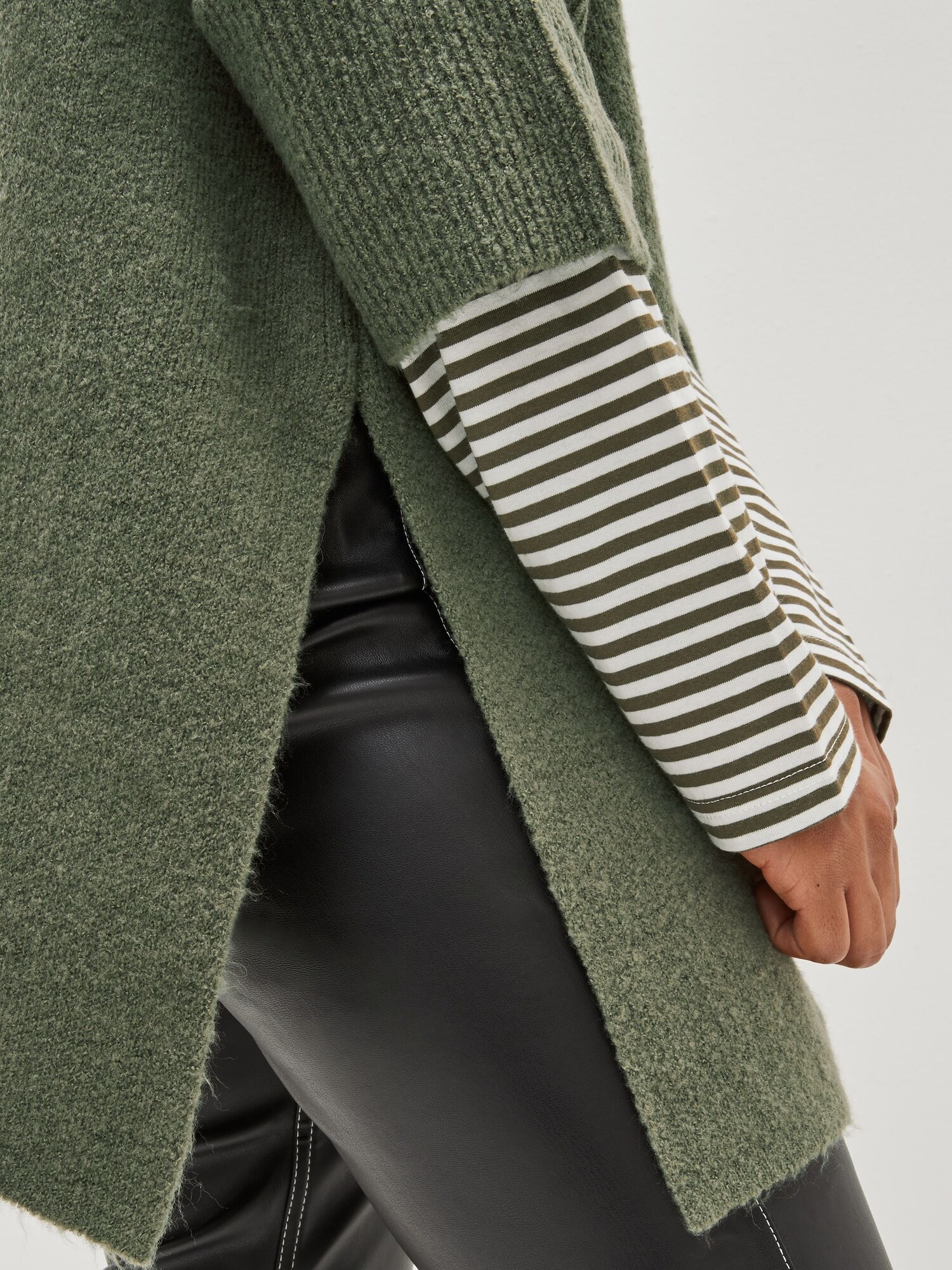 Thumbnail - Pullover