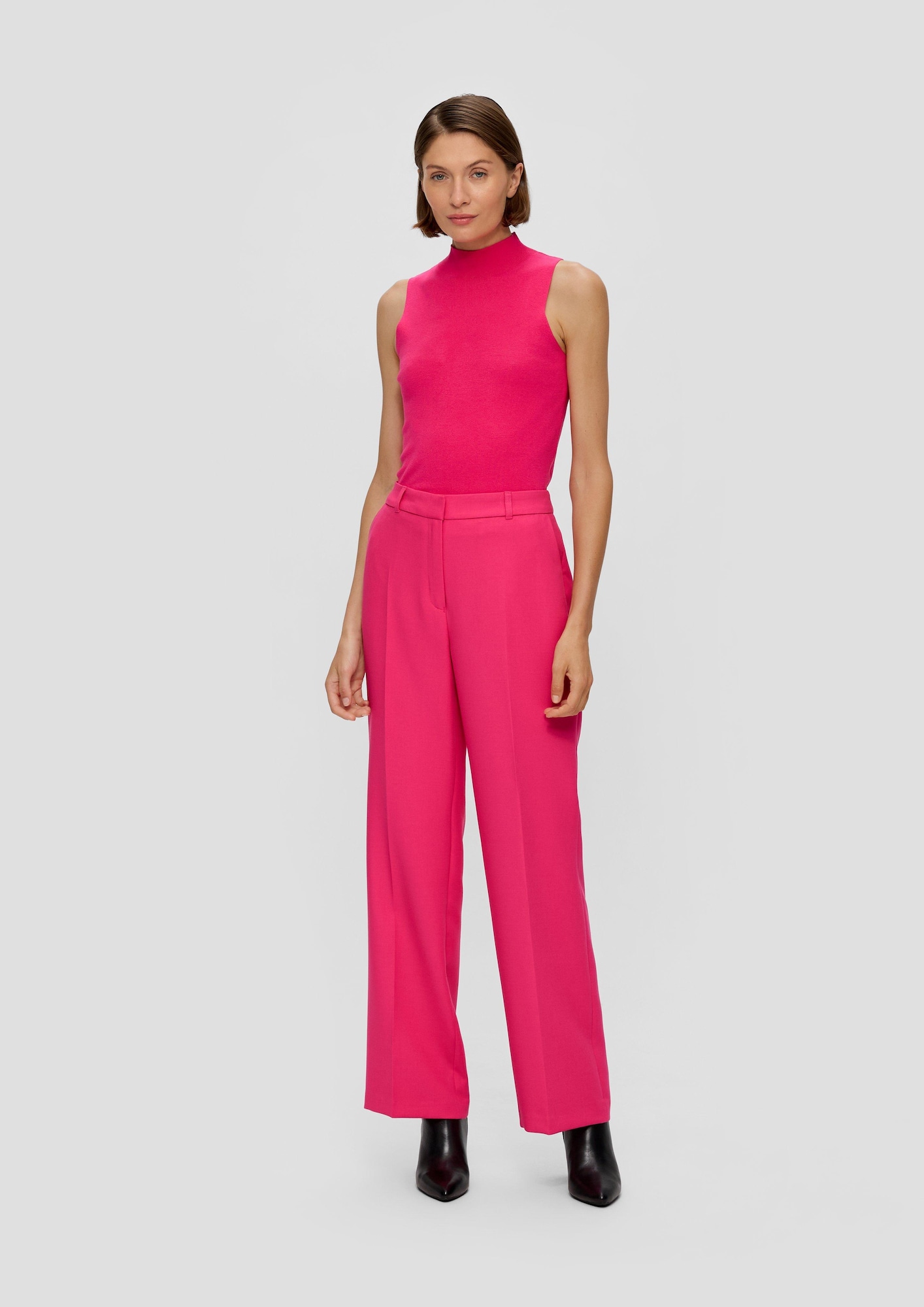 s.Oliver BLACK LABEL Ráncos nadrág  magenta termék 2. képe