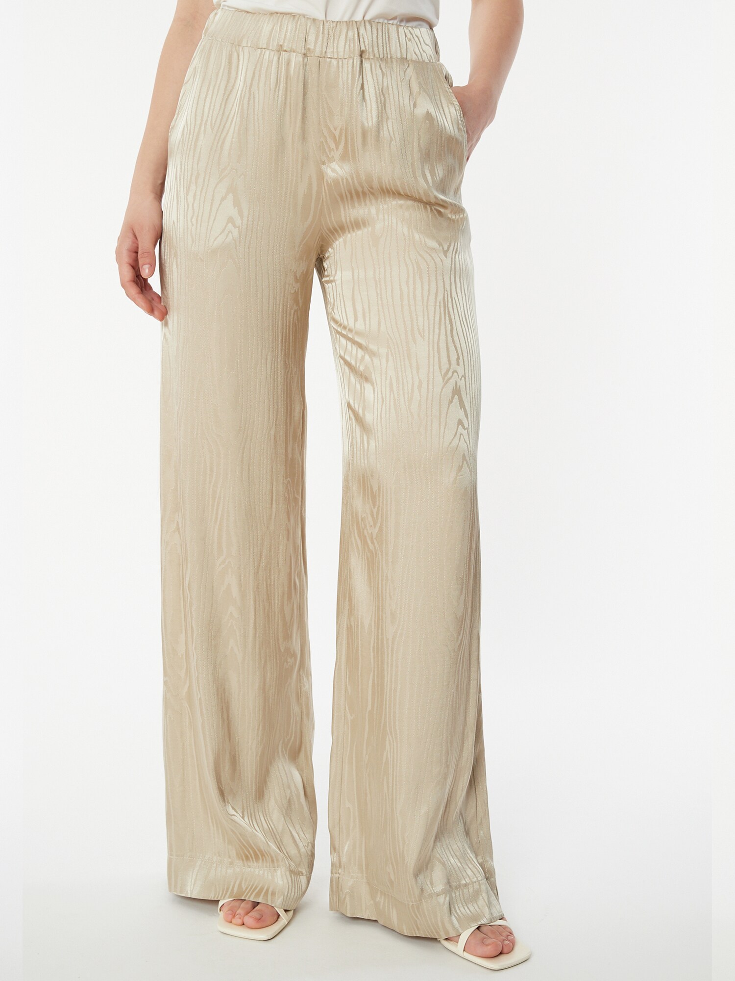 Thumbnail - Ana Alcazar Hose Zarosi