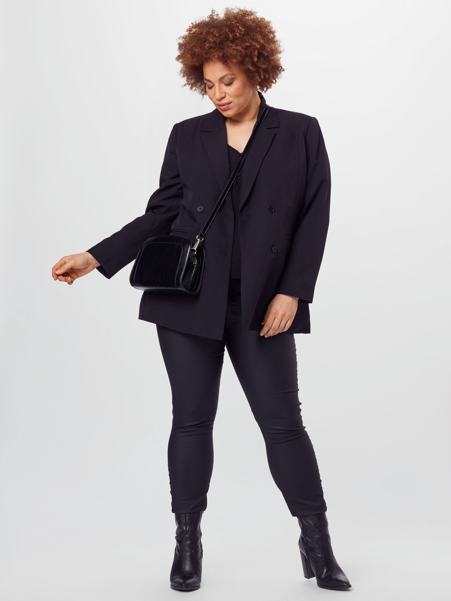 ABOUT YOU Curvy Top 'Isabell' čierna (obrázok 4)