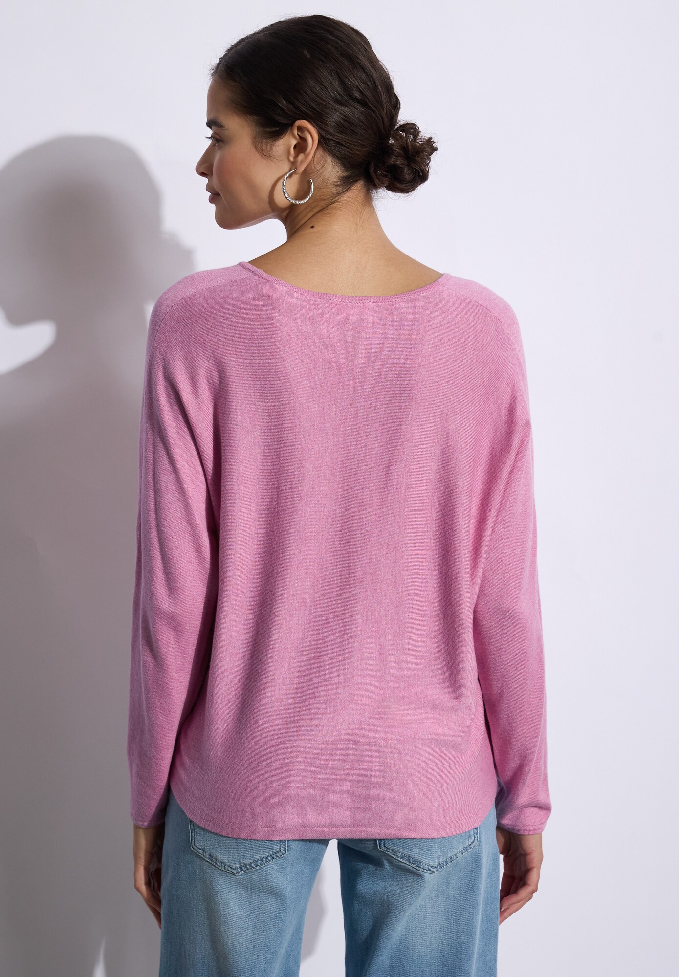 Thumbnail - V-Neck Pullover