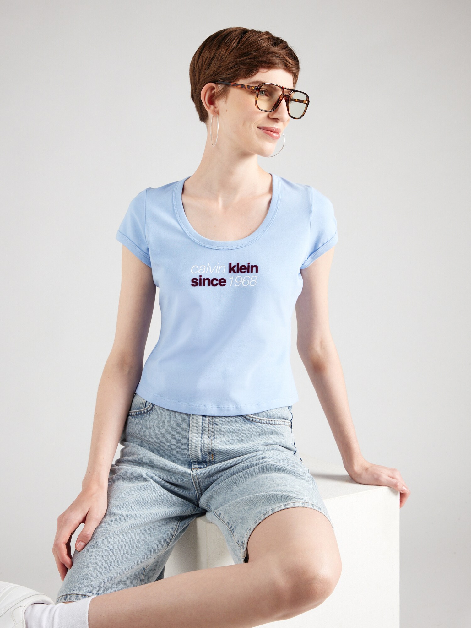 Calvin Klein Jeans Póló  világoskék / borvörös / fehér termék 2. képe