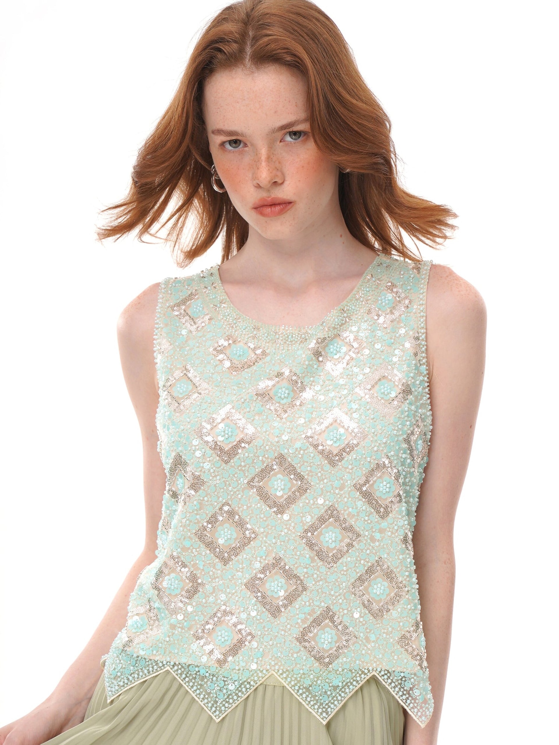 Yoligex Topp 'Mint Green Geometric Floral Beaded Sequin Mesh Sleeveless Top, Round Neck Irregular Pointed Hem Sheer Vest' dam