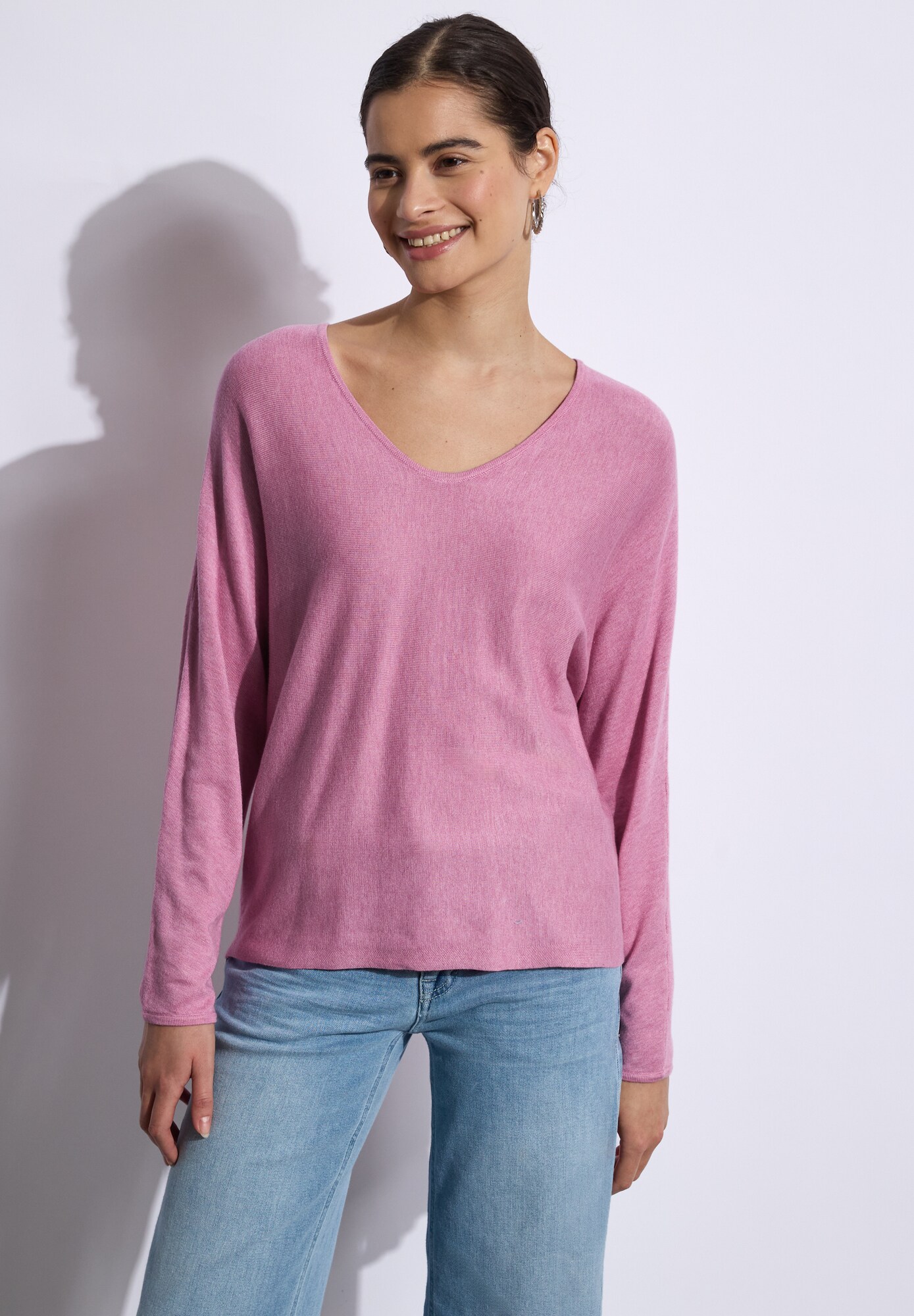 Thumbnail - V-Neck Pullover