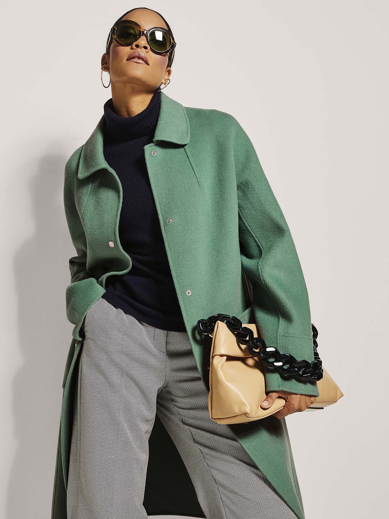 Thumbnail - MADELEINE Mantel