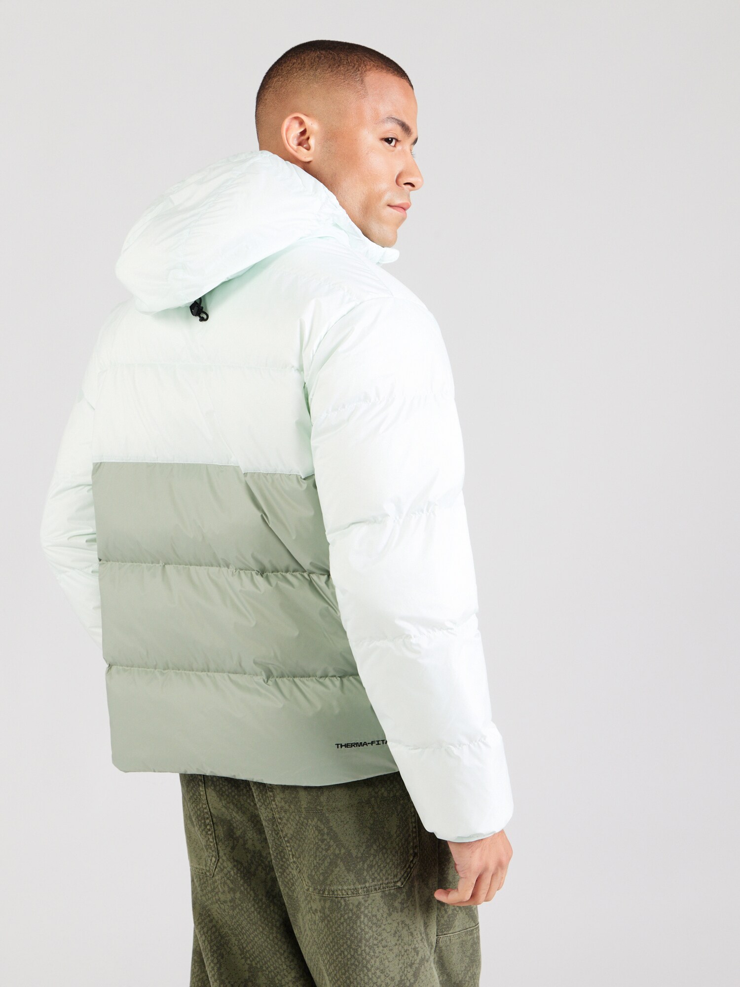 Nike Sportswear Chaqueta de invierno 'WINDRUNNER' verde pastel / blanco – imagen 3