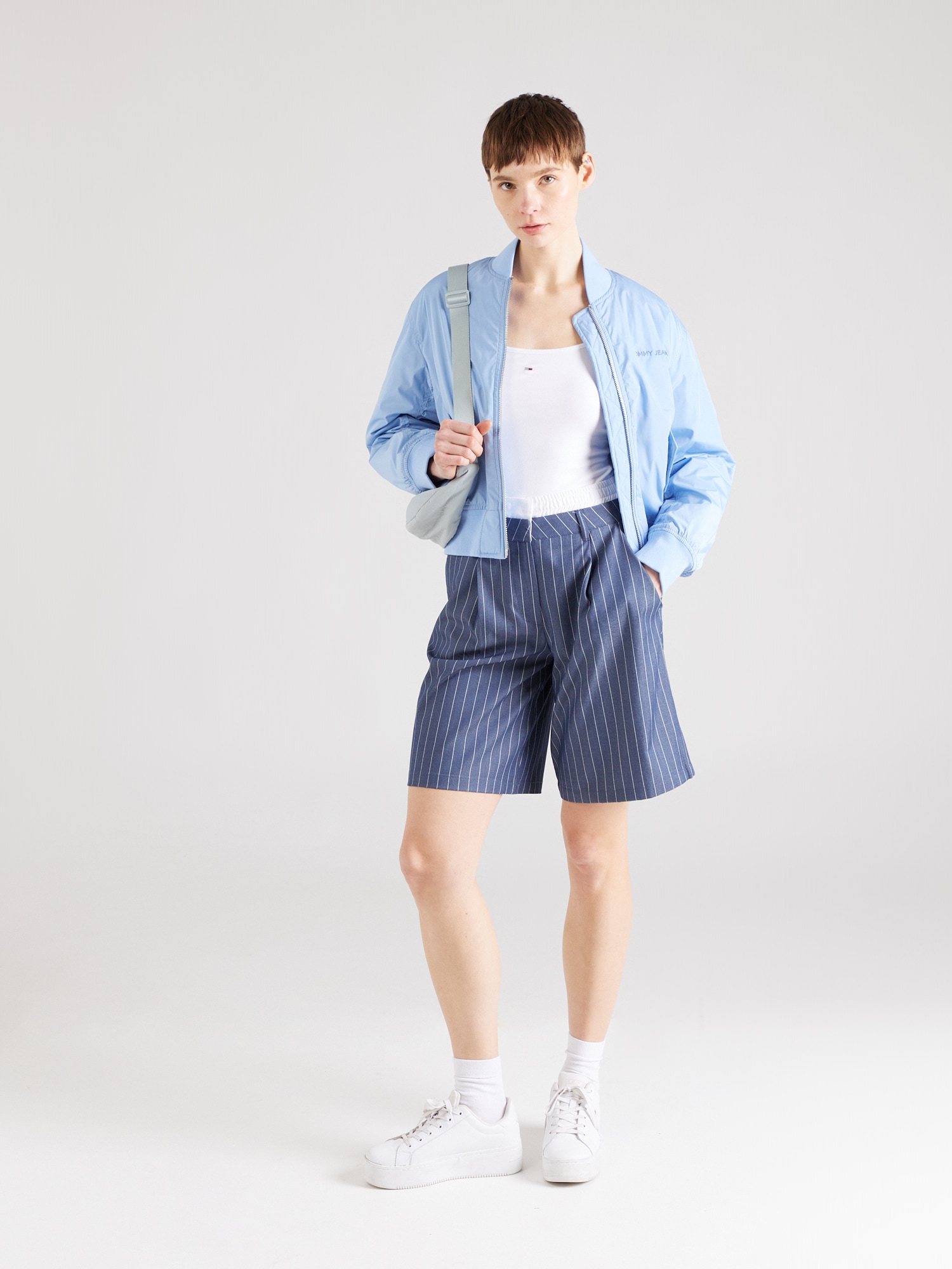 Tommy Jeans Top 'ESSENTIAL'  fekete / piszkosfehér termék 2. képe