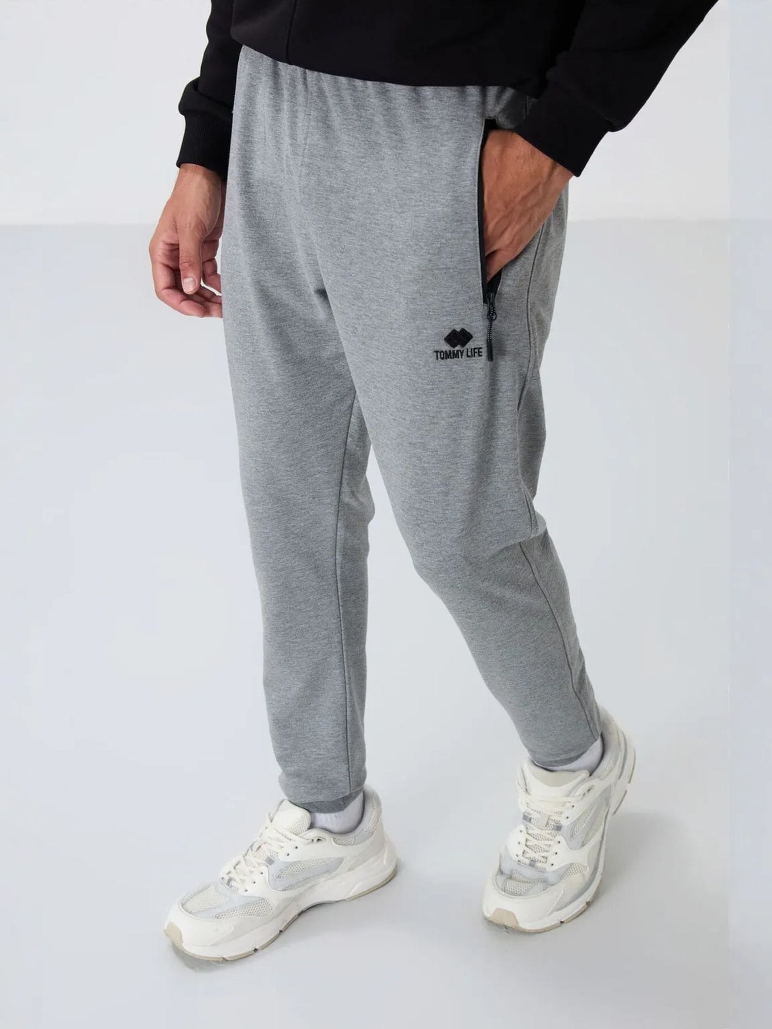 Tommy Life Sportske hlače 'Jogginghose' siva