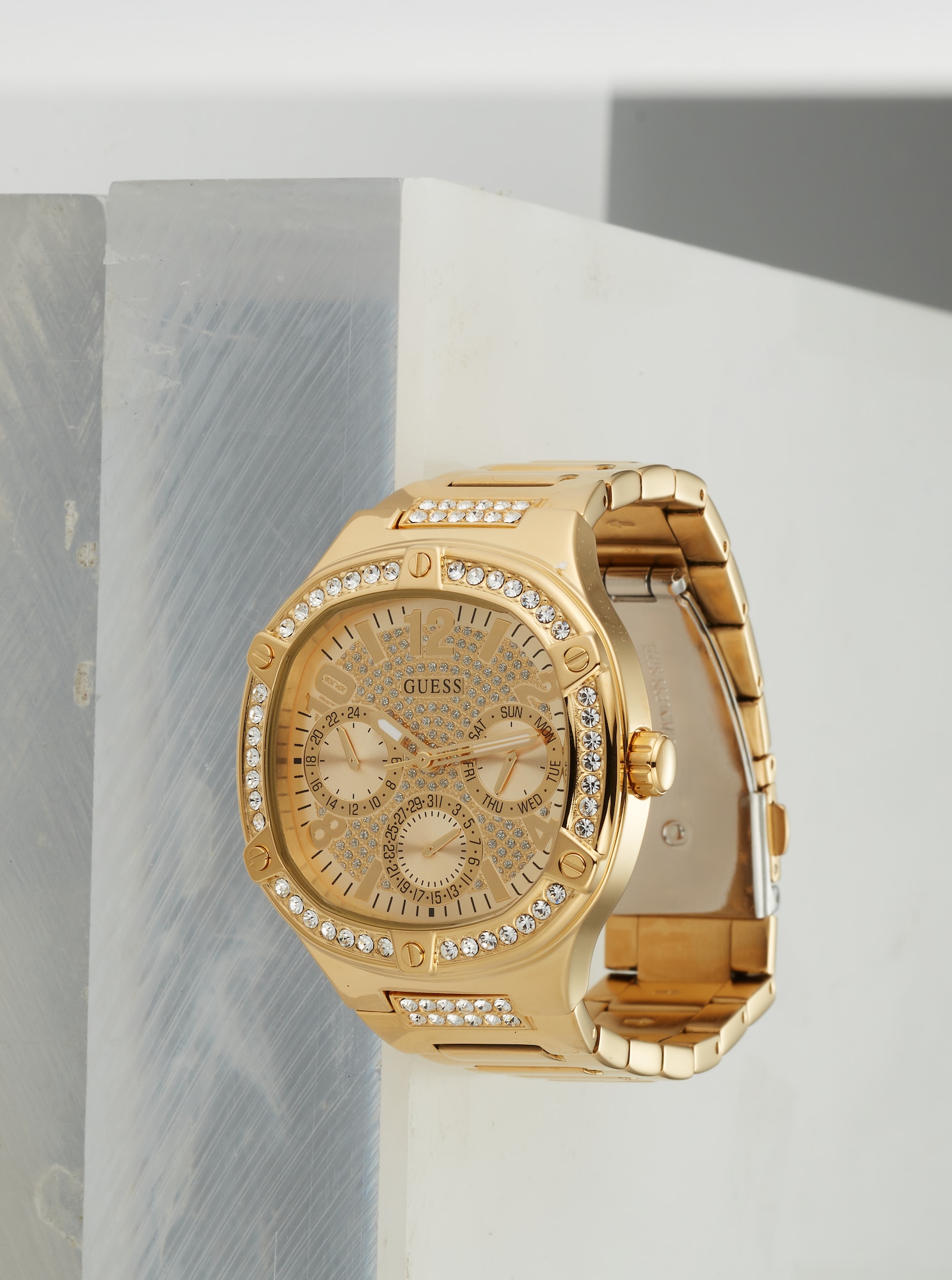 GUESS Analoginis (įprasto dizaino) laikrodis auksas / skaidri spalva
