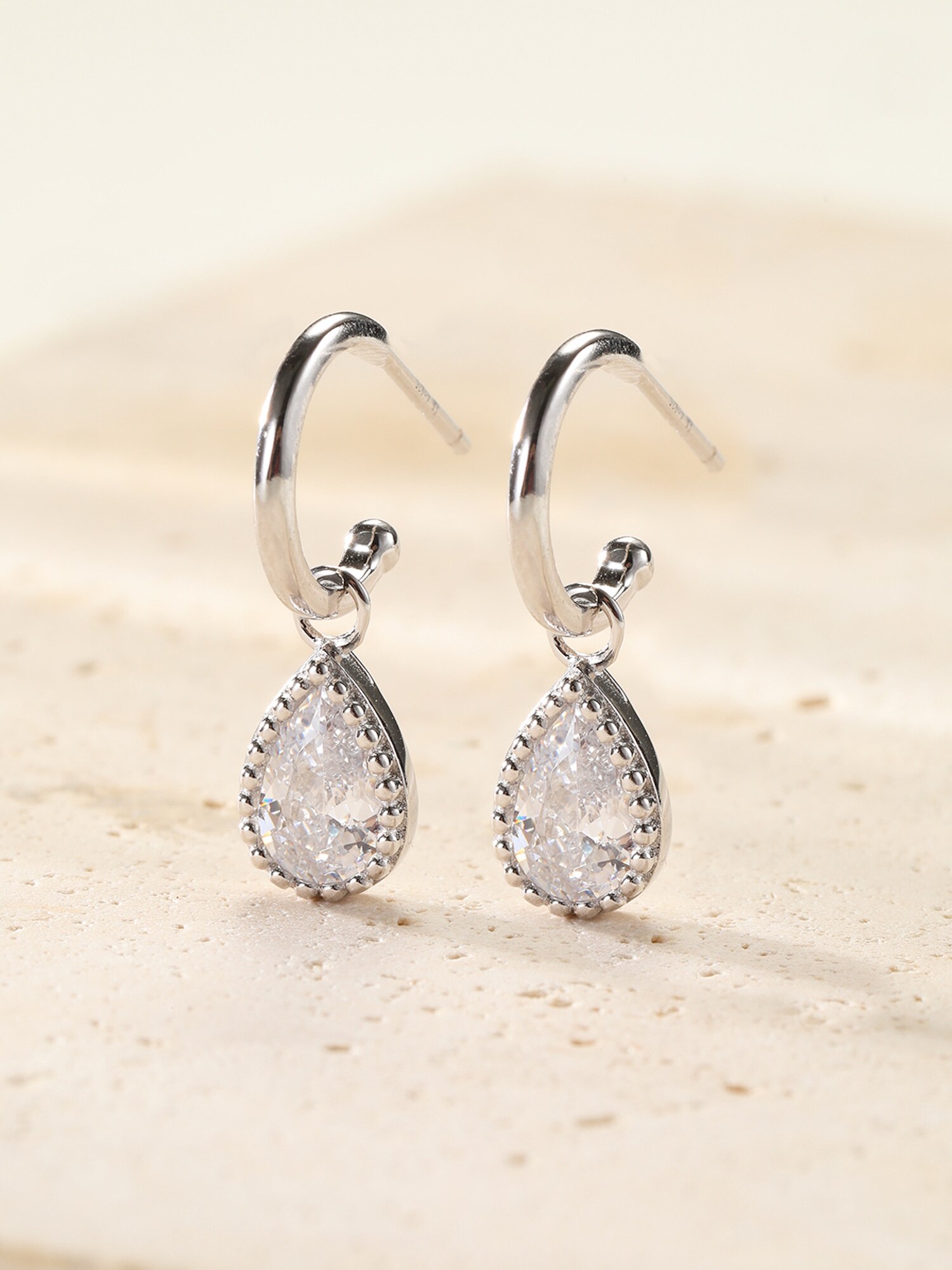 Thumbnail - Hey Happiness Ohrringe April Birthstone